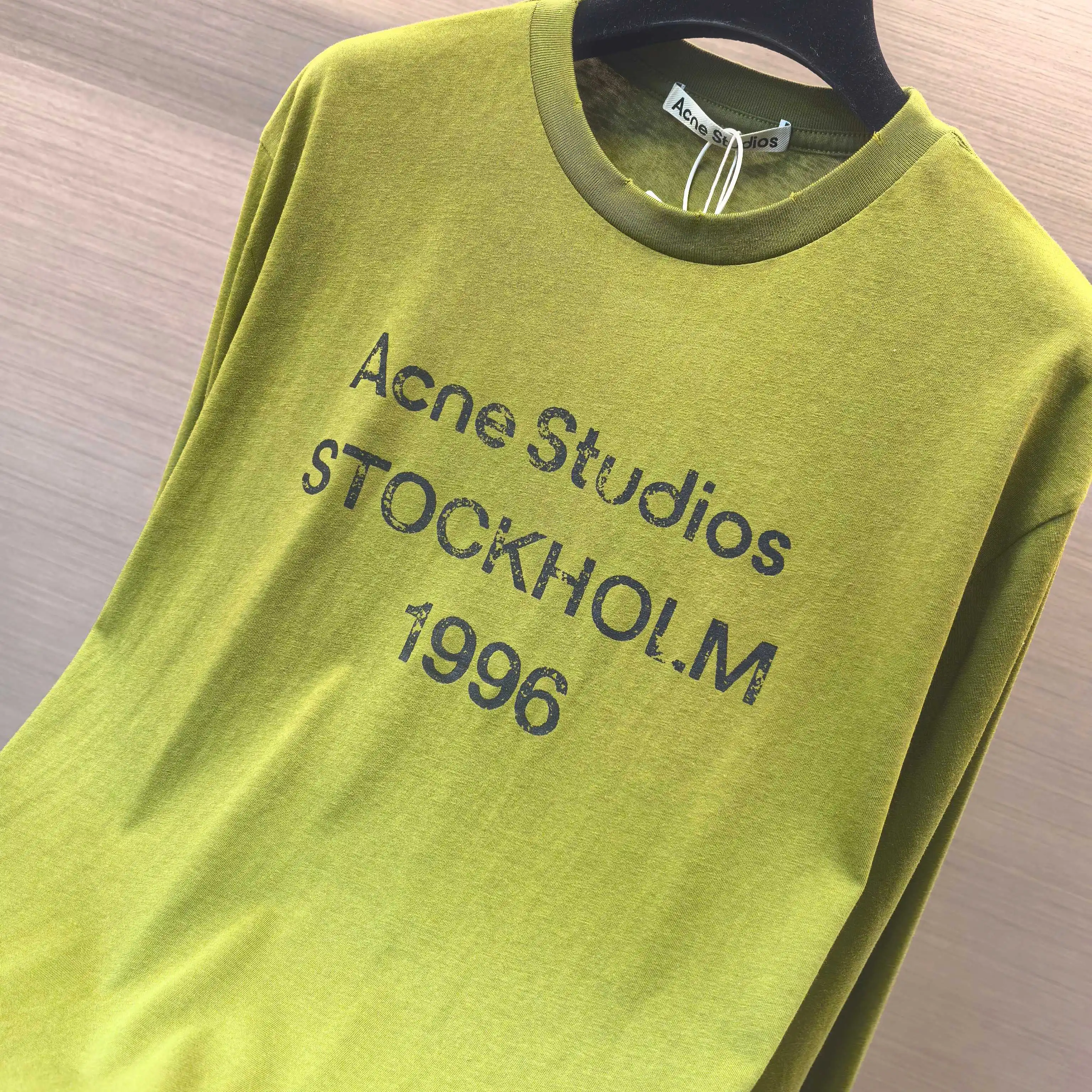 1996 Logo Distressed Long-Sleeve T-Shirt D14023825 — view 4