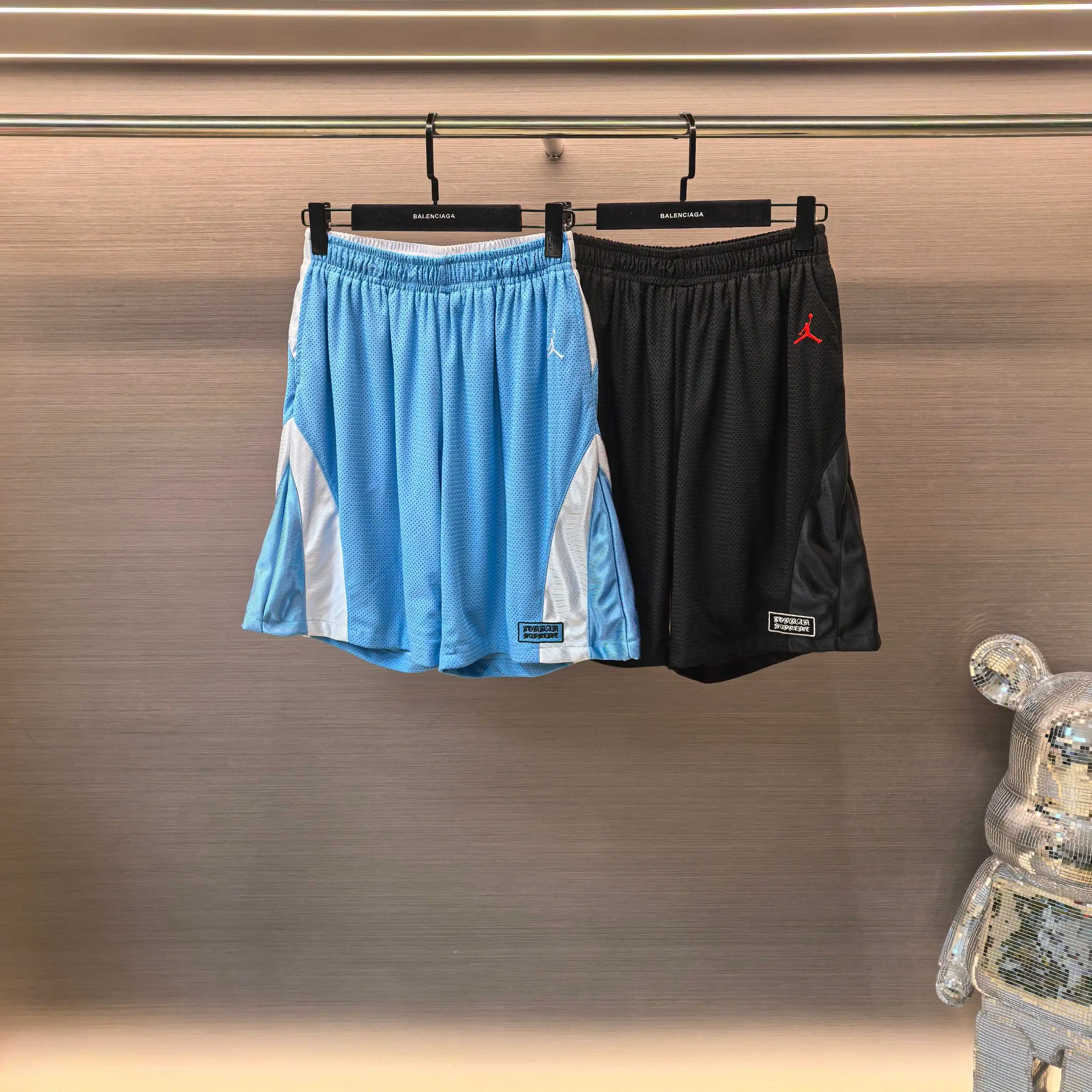 Supreme x Jordan Mesh Football Jersey and Shorts Set D14523620 — view 2
