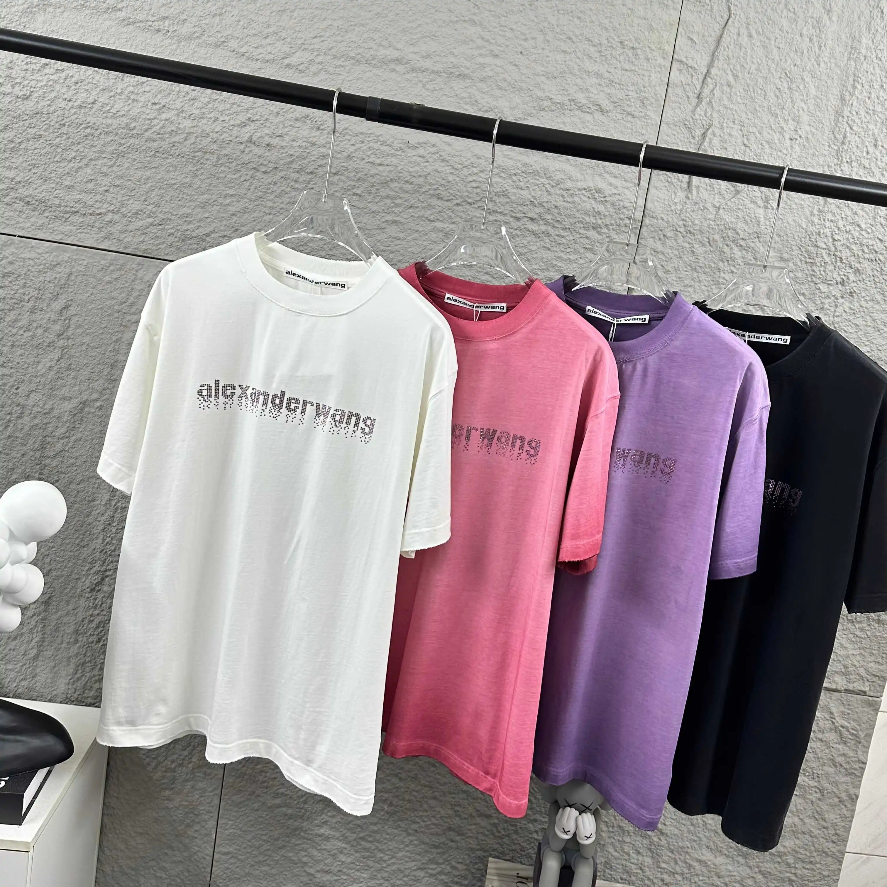 Hot-Fix Logo Distressed Cotton T-Shirt D14512497 — view 10