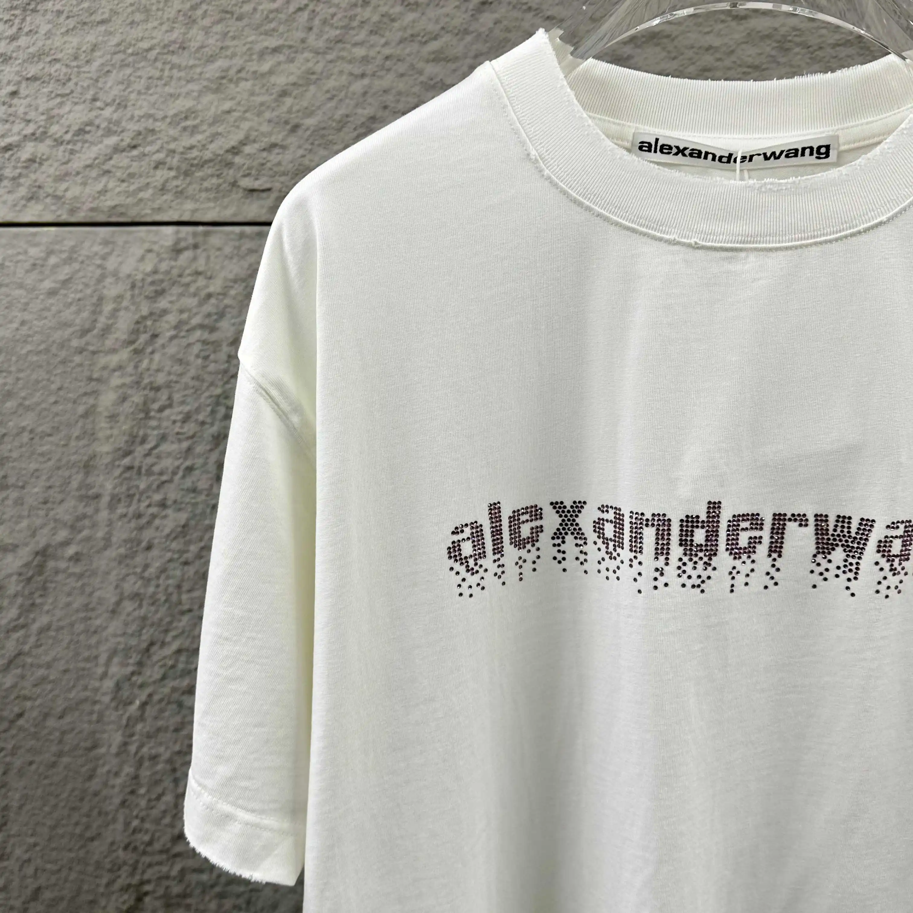 Hotfix Crystal Logo Distressed T-Shirt D14512496 — view 2