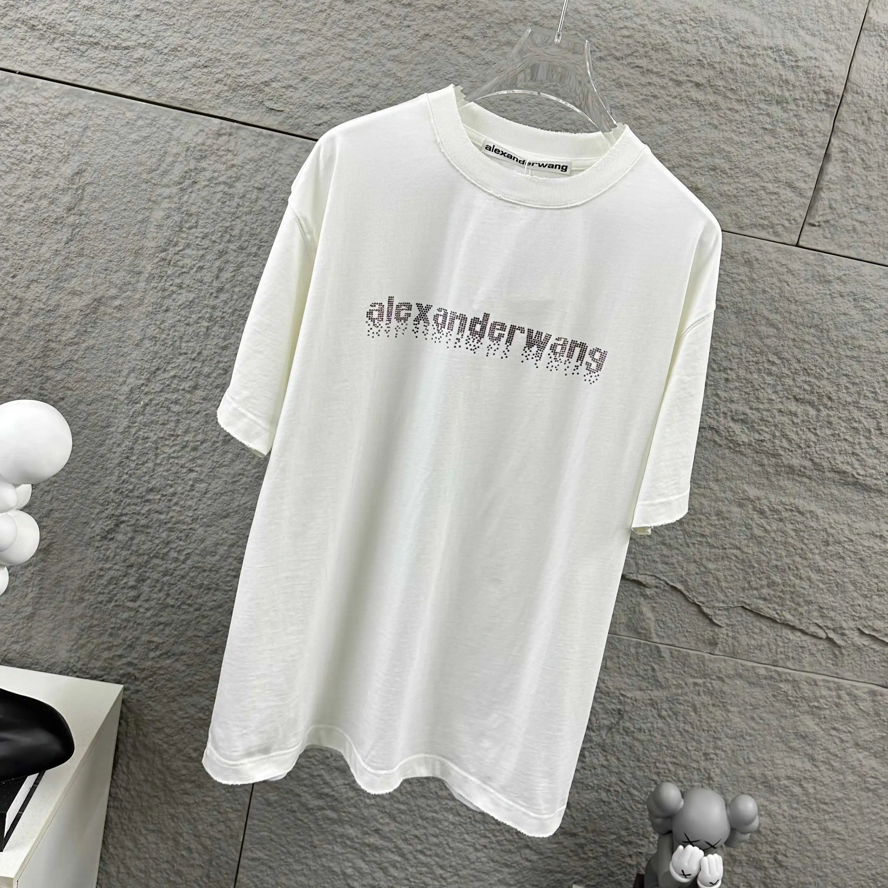 Hotfix Crystal Logo Distressed T-Shirt D14512496 — view 5