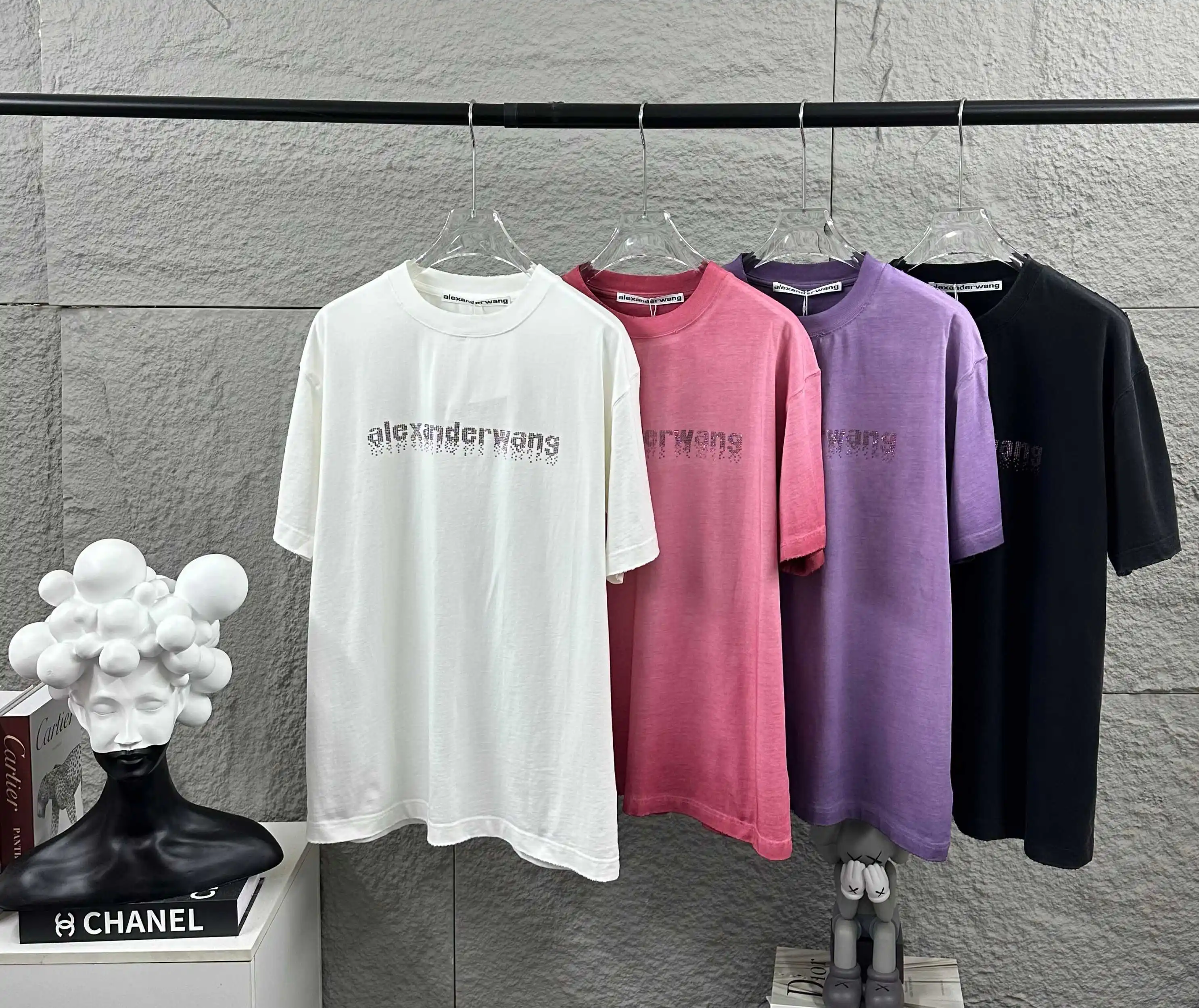 Hotfix Crystal Logo Distressed T-Shirt D14512496 — view 8