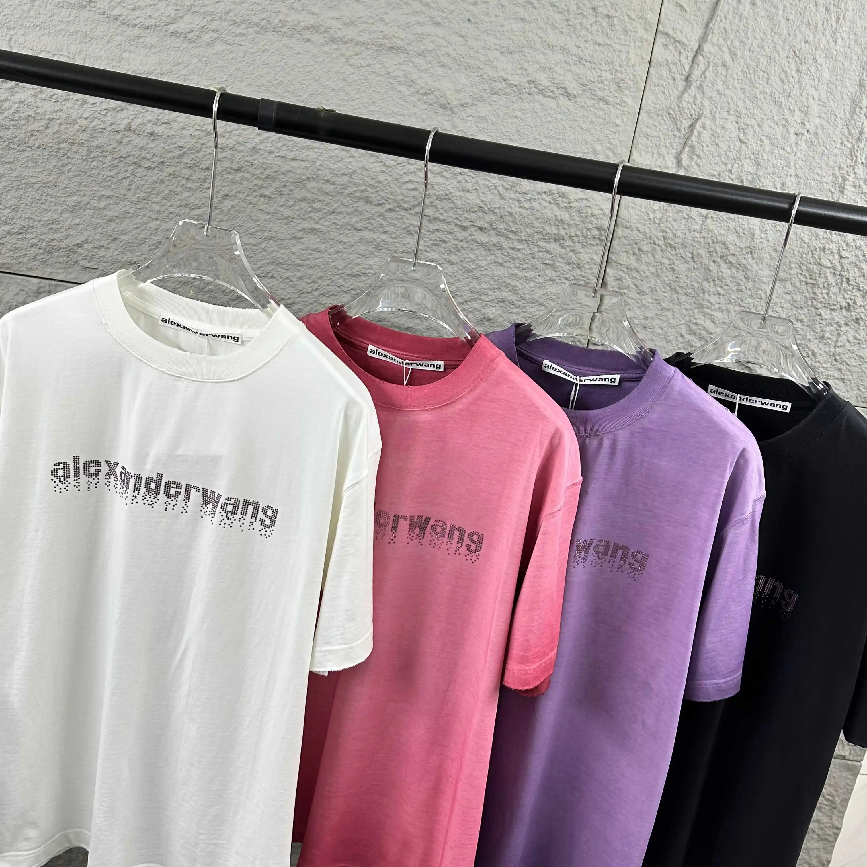 Hotfix Crystal Logo Distressed T-Shirt D14512496 — view 9