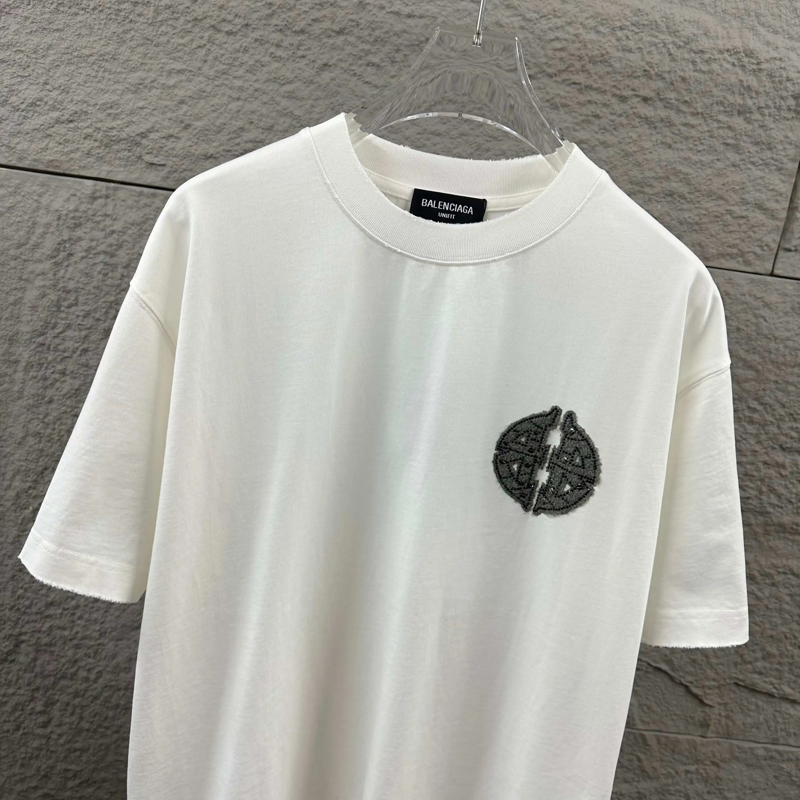Distressed Rhinestone Logo Cotton T-Shirt D15012477 — view 3