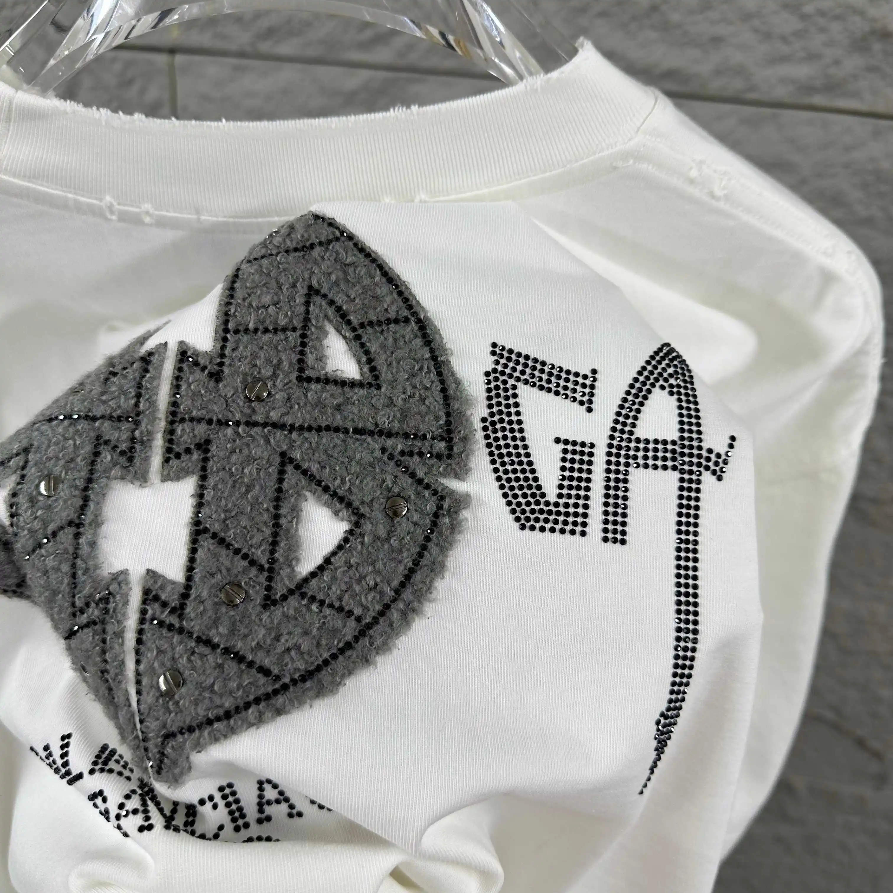 Distressed Rhinestone Logo Cotton T-Shirt D15012477 — view 5