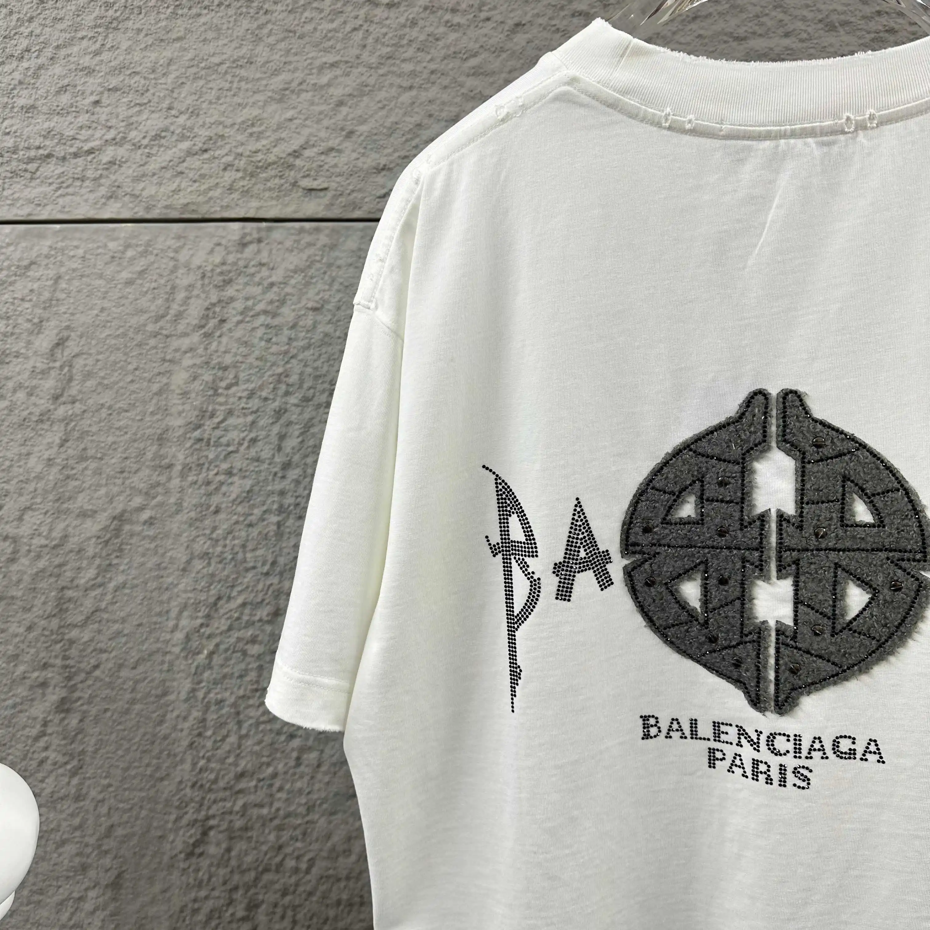 Distressed Rhinestone Logo Cotton T-Shirt D15012477 — view 6