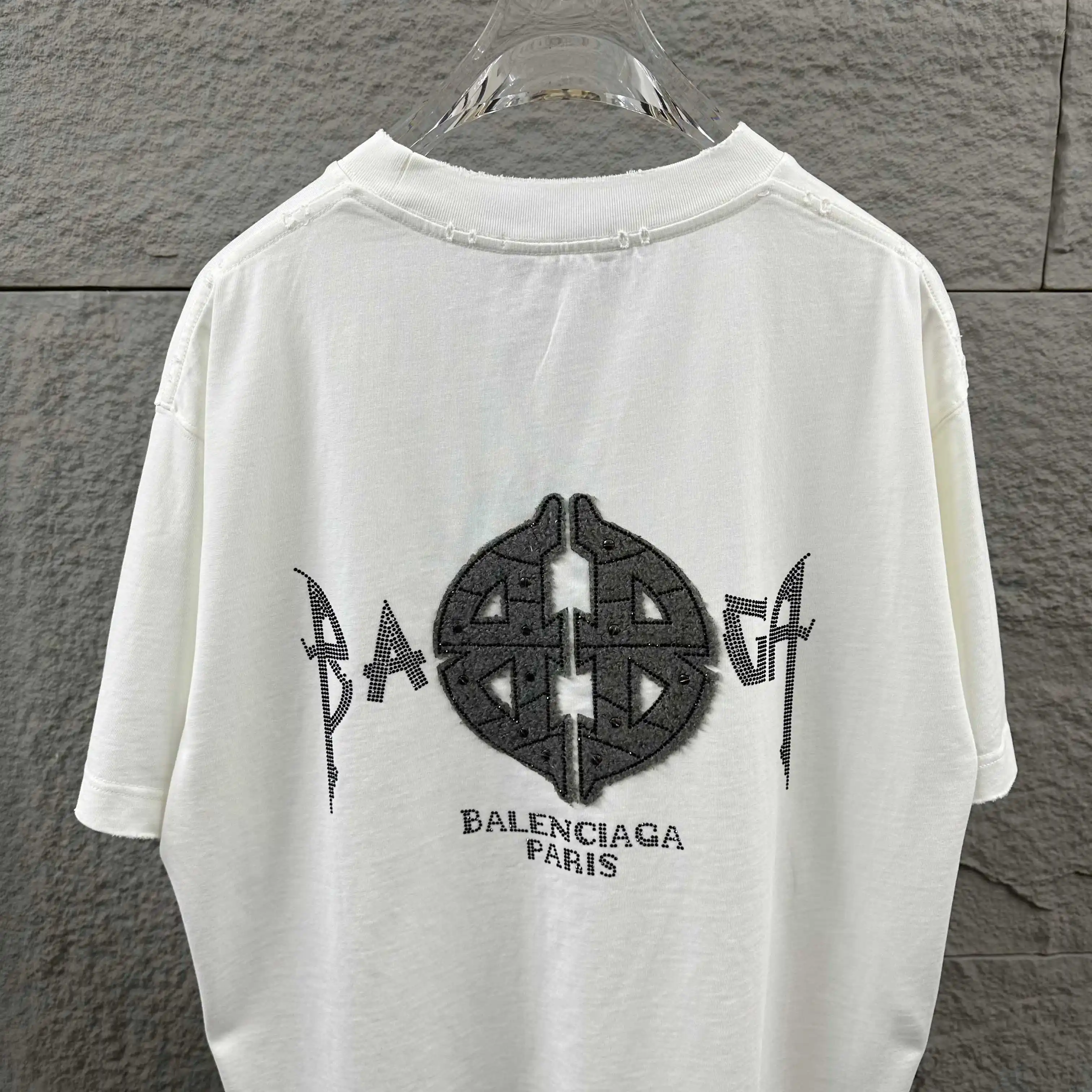 Distressed Rhinestone Logo Cotton T-Shirt D15012477 — view 7