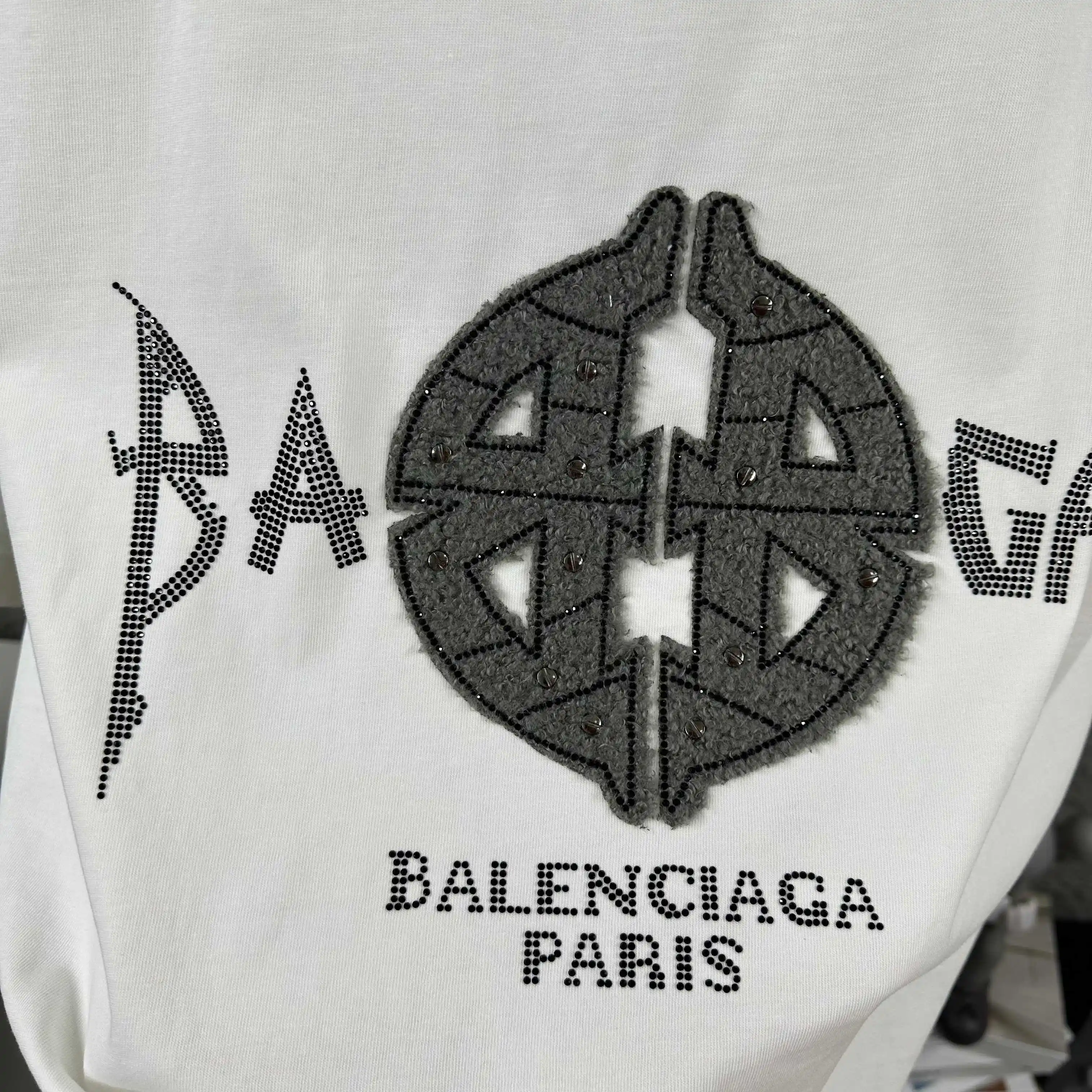 Distressed Rhinestone Logo Cotton T-Shirt D15012477 — view 9