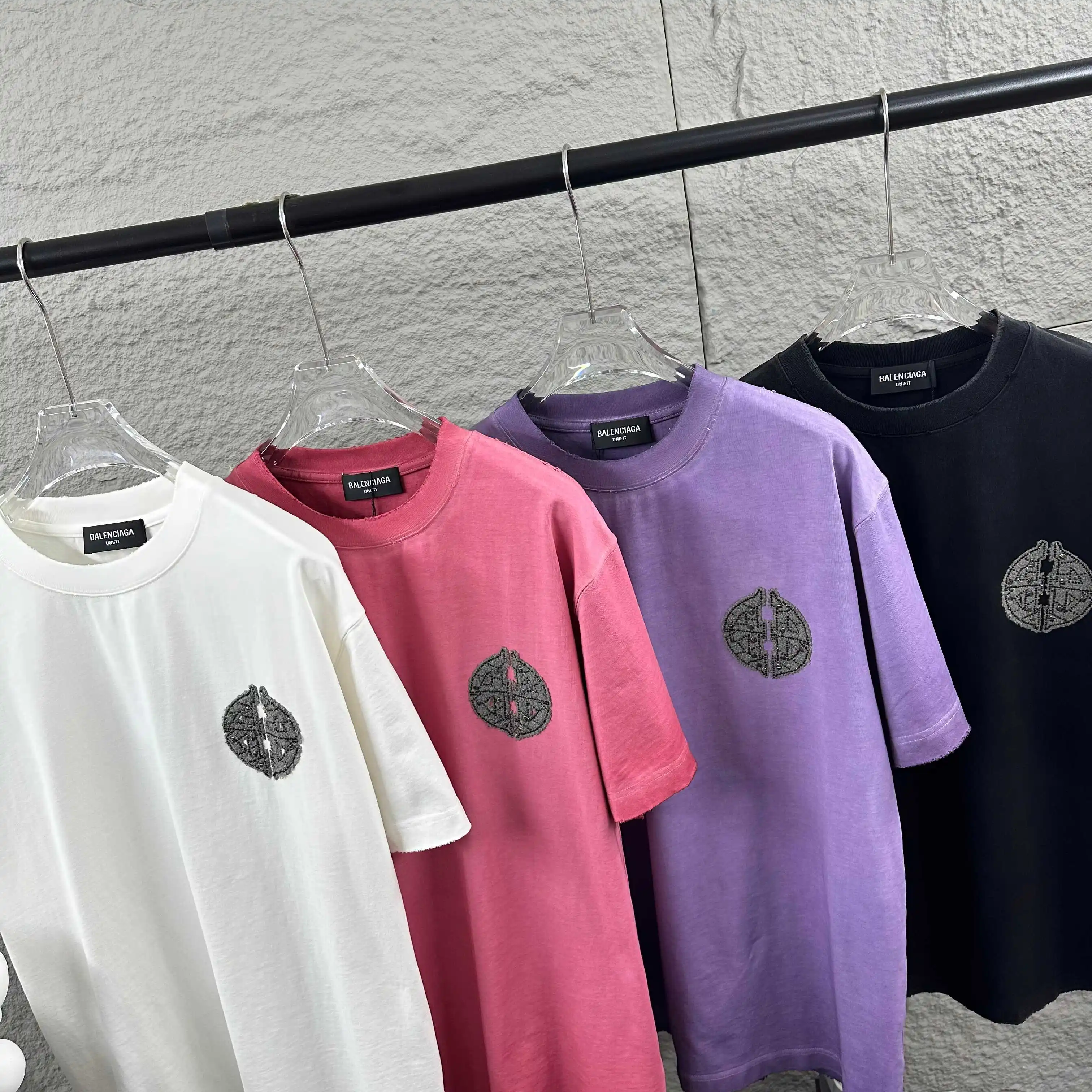 Distressed Rhinestone Logo Cotton T-Shirt D15012478 — view 10