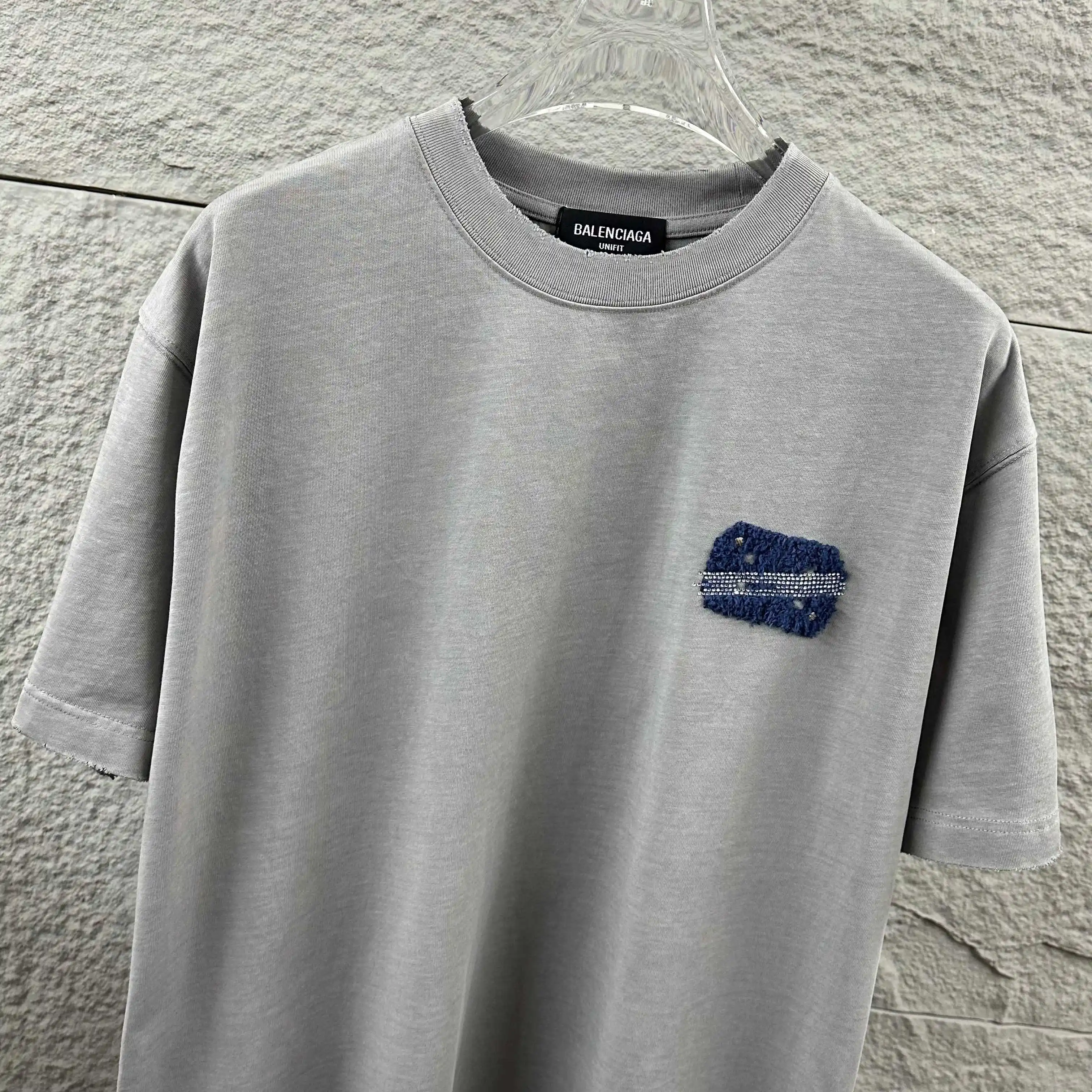 Distressed Logo Appliqué Cotton T-Shirt D15012476 — view 3