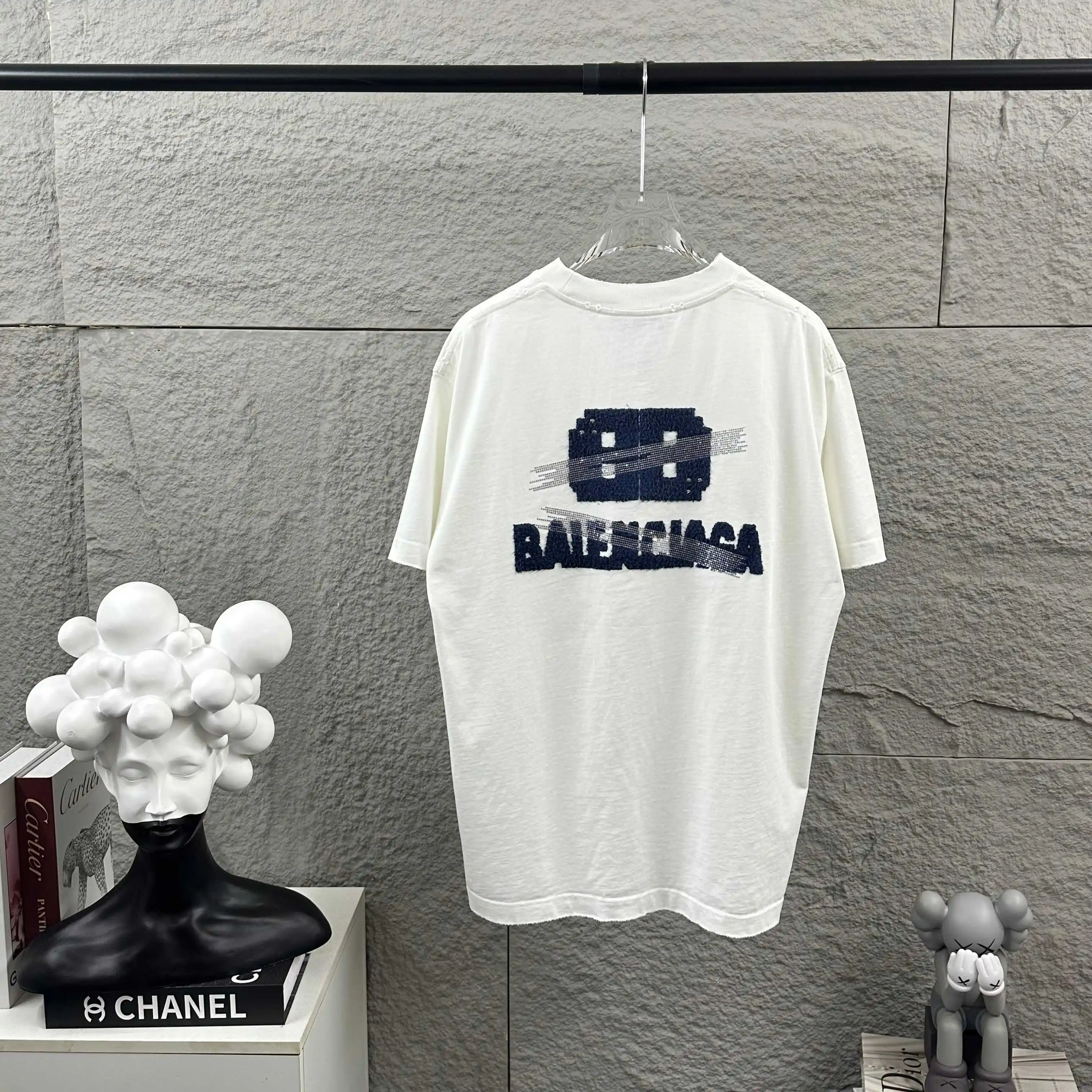 Distressed Logo Appliqué Rhinestone T-Shirt D15012473