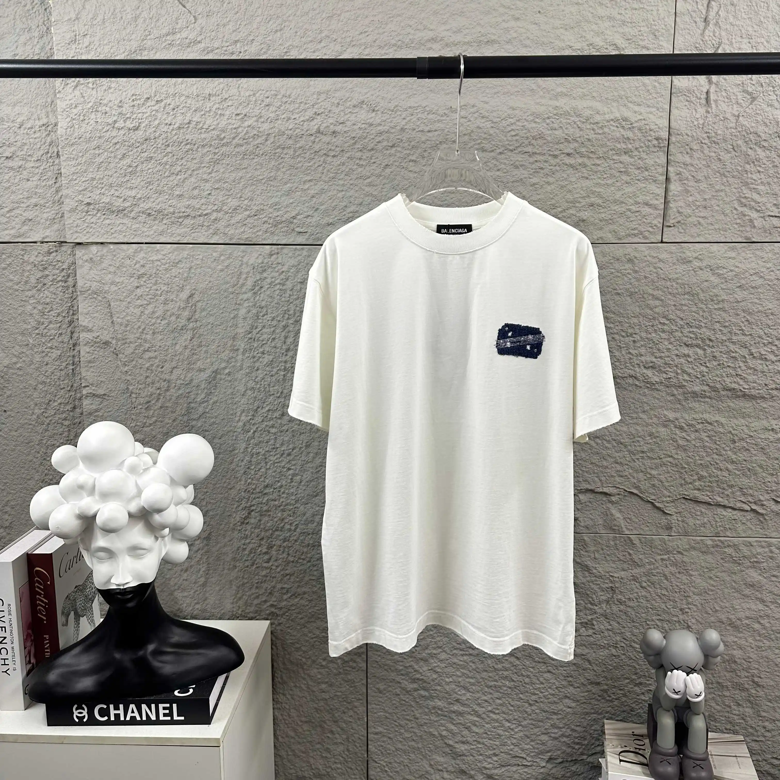 Distressed Logo Appliqué Rhinestone T-Shirt D15012473 — view 2