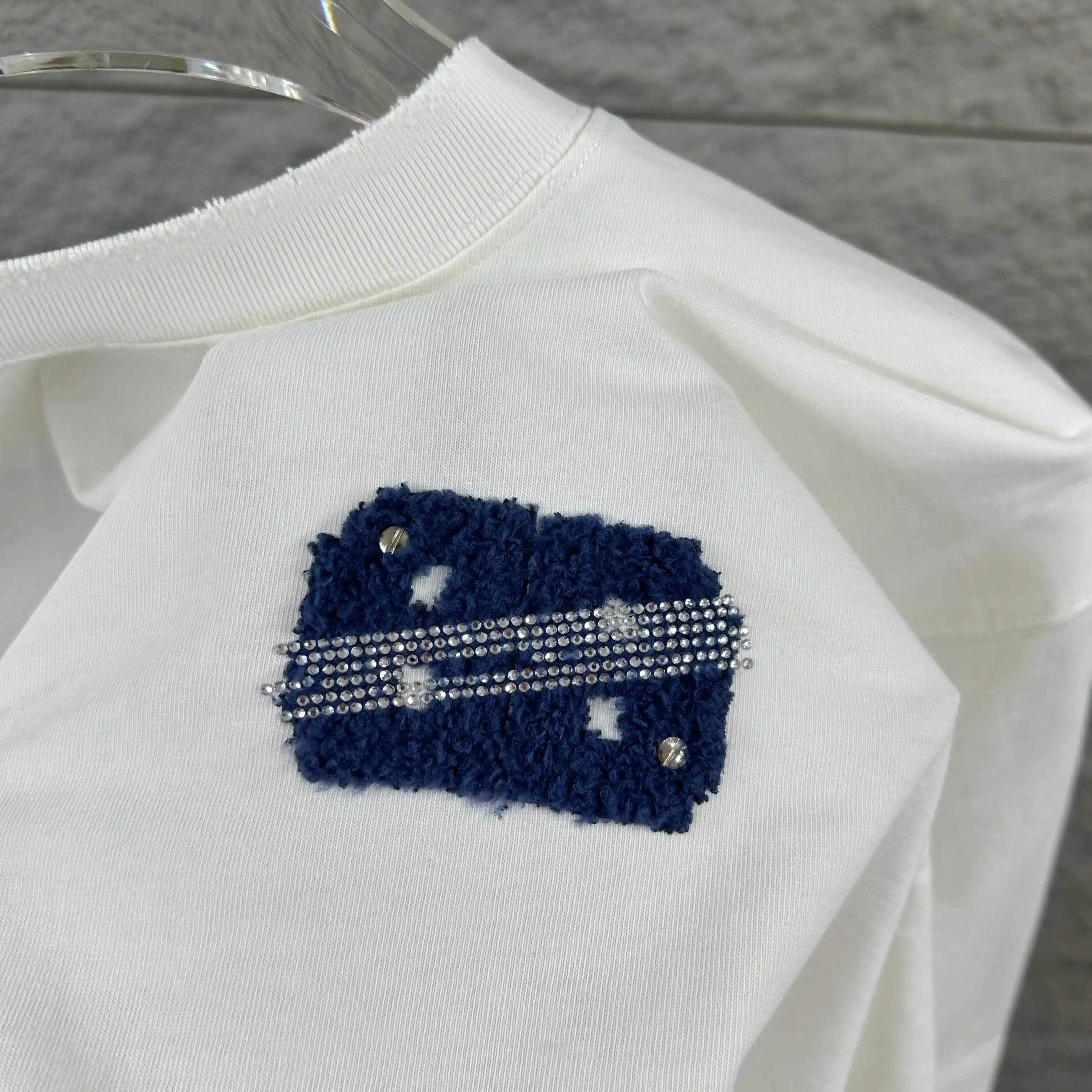 Distressed Logo Appliqué Rhinestone T-Shirt D15012473 — view 3