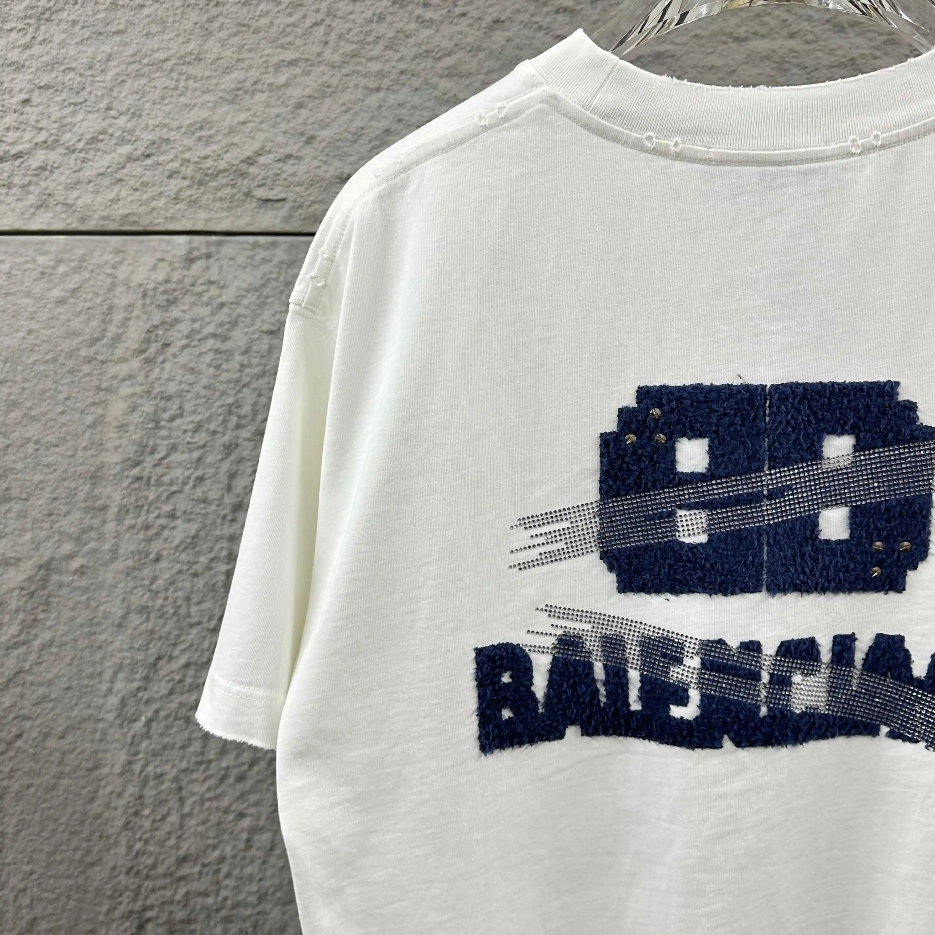 Distressed Logo Appliqué Rhinestone T-Shirt D15012473 — view 4