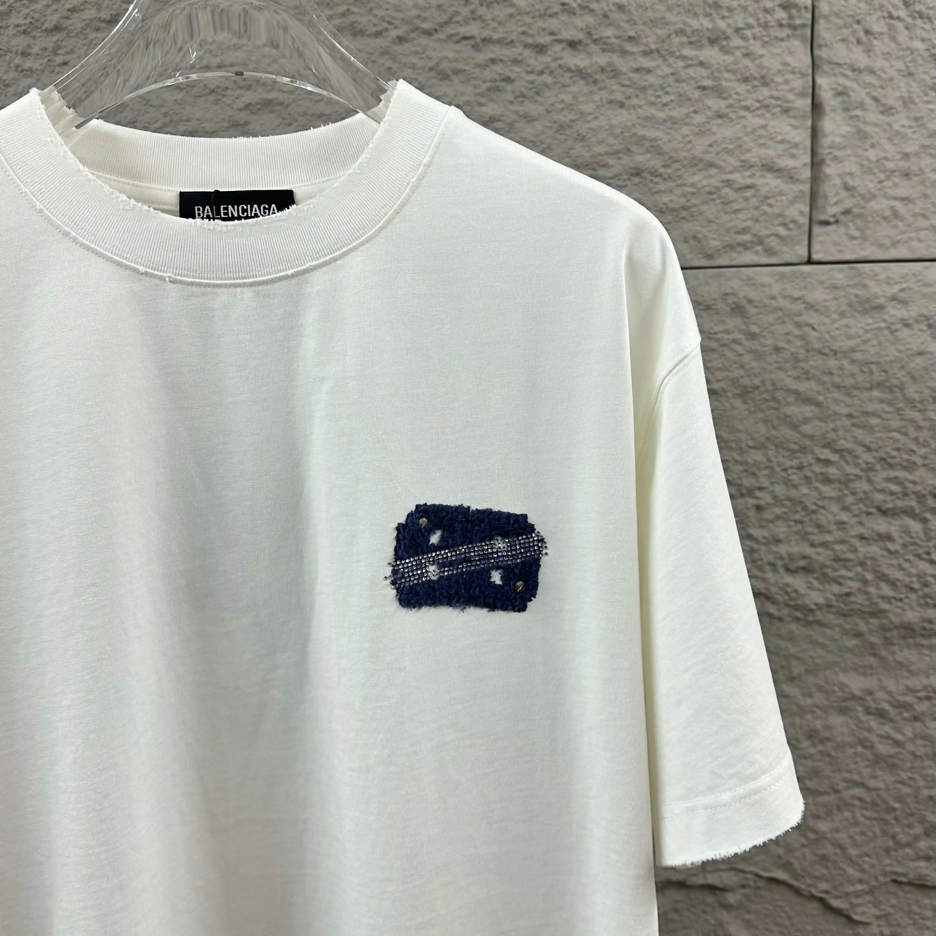 Distressed Logo Appliqué Rhinestone T-Shirt D15012473 — view 7