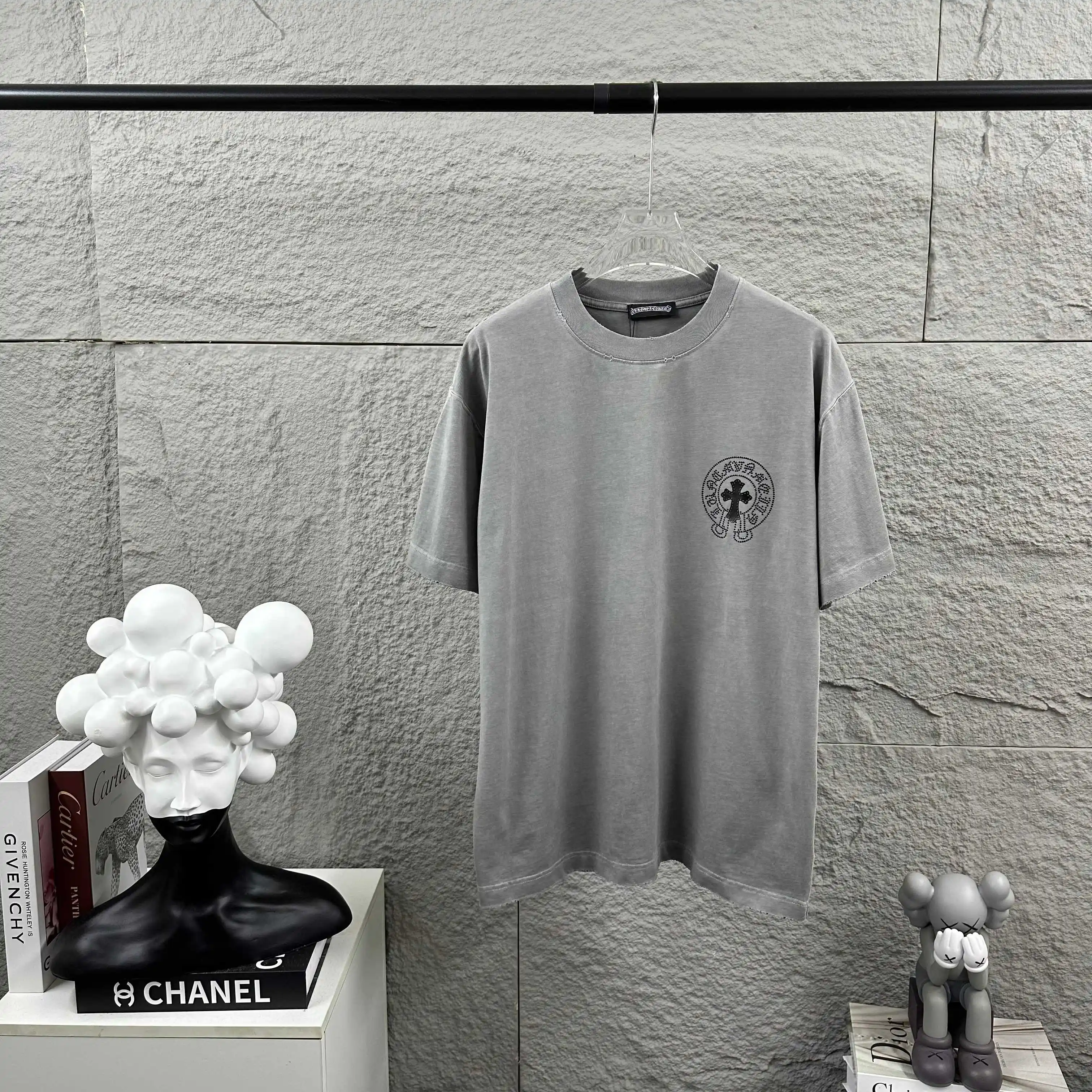 Embellished Distressed Cotton T-Shirt D15012502 — view 2