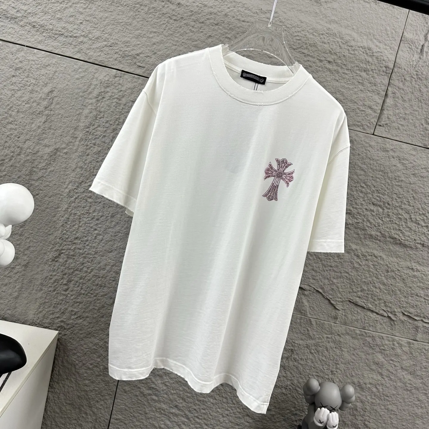 Distressed Rhinestone Logo Cotton T-Shirt D15019722 — view 9