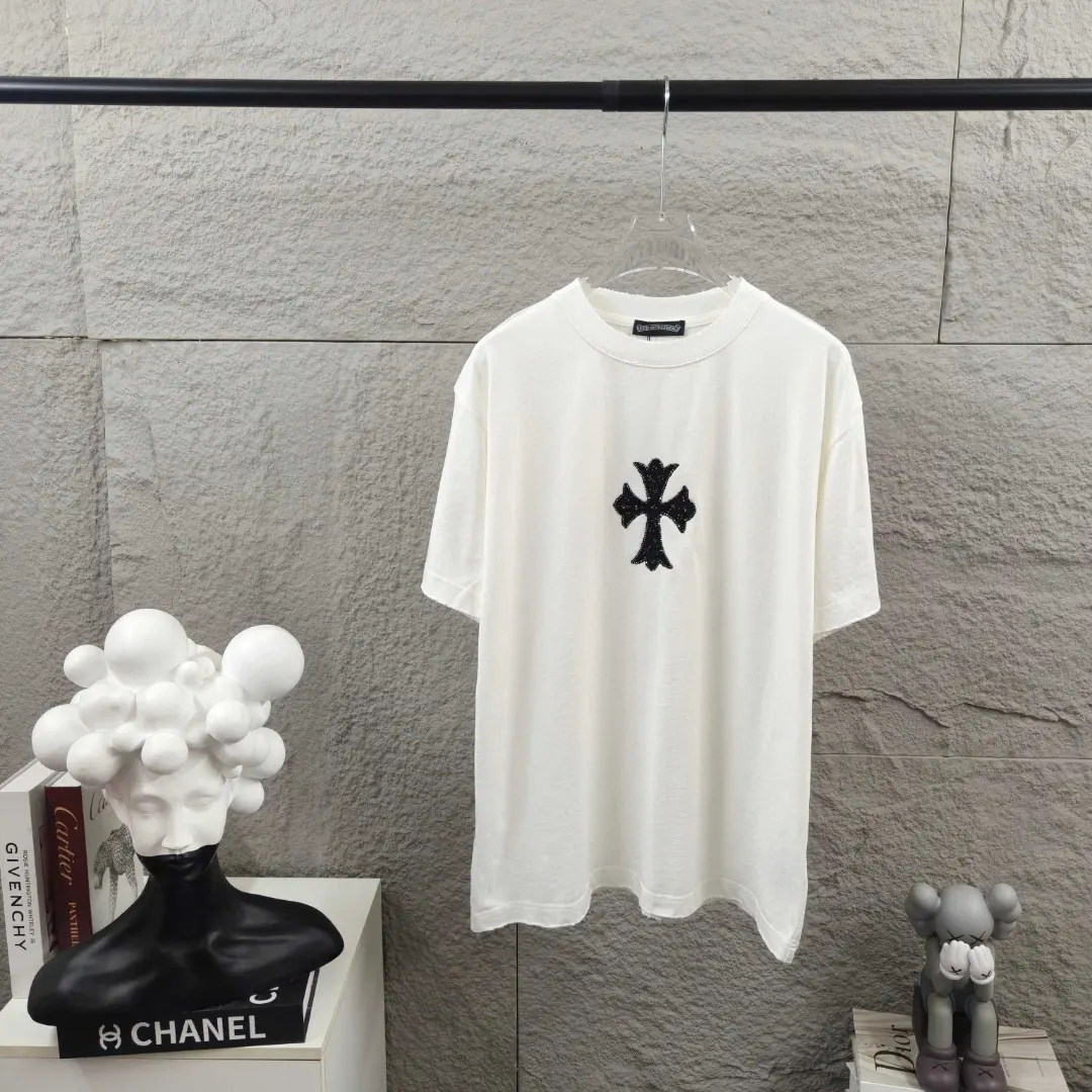 Distressed Rhinestone Cross Patch T-Shirt D15019664 — view 2