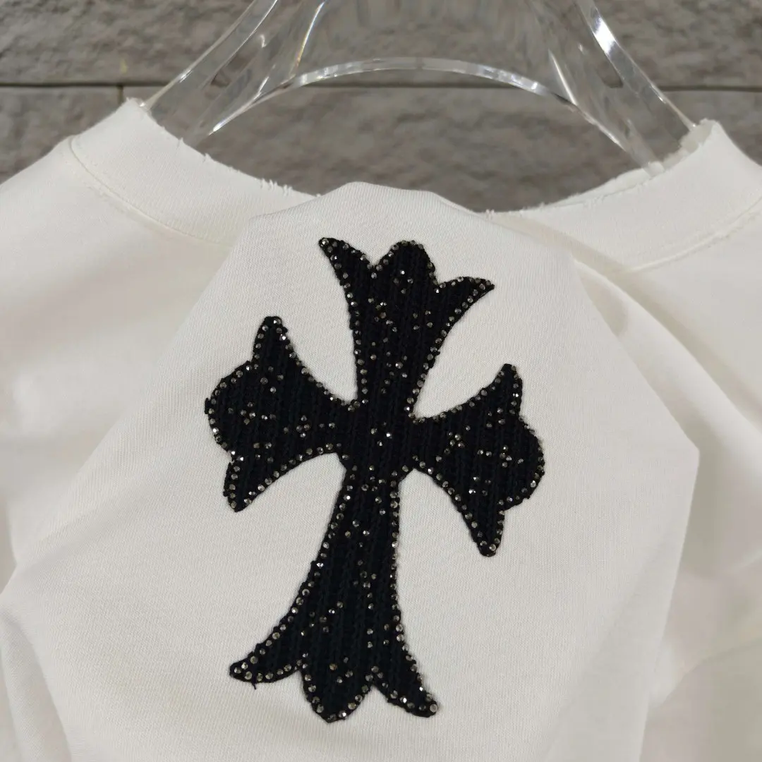 Distressed Rhinestone Cross Patch T-Shirt D15019664 — view 4