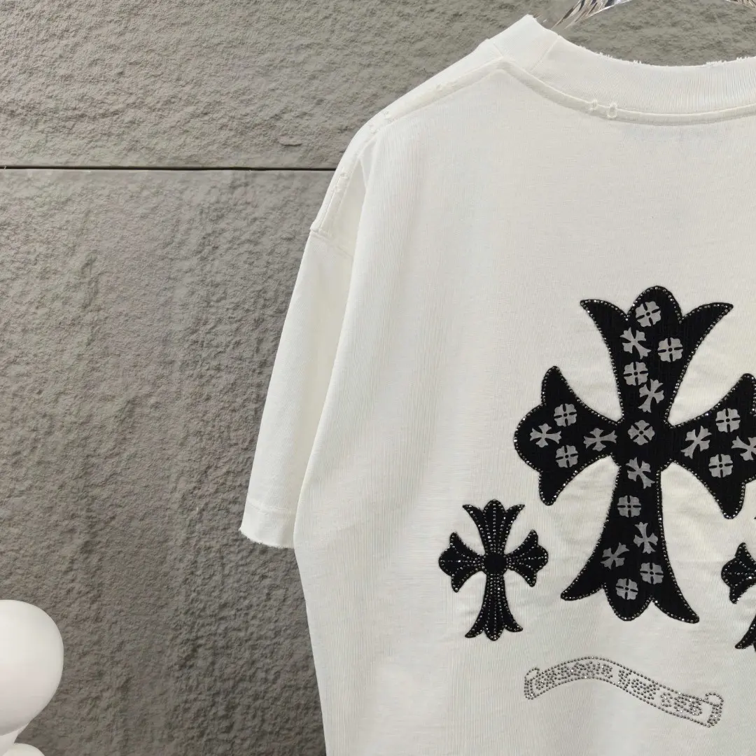 Distressed Rhinestone Cross Patch T-Shirt D15019664 — view 7