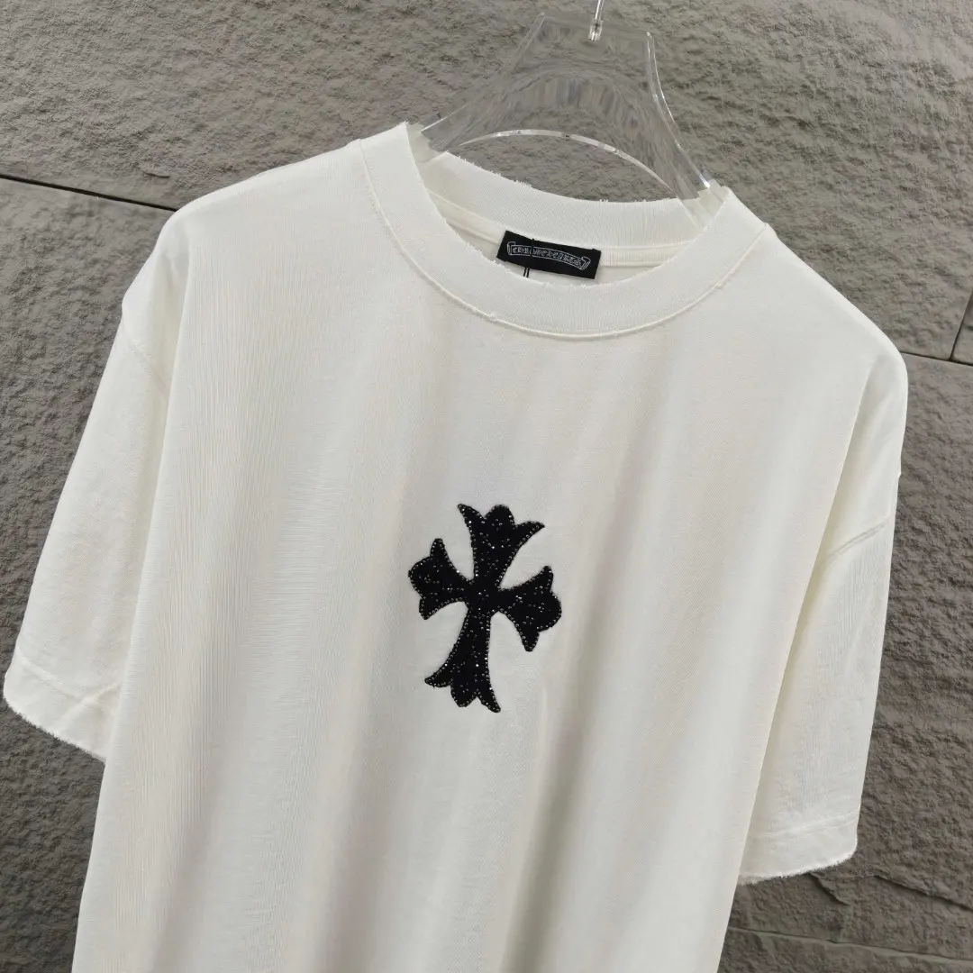 Distressed Rhinestone Cross Patch T-Shirt D15019664 — view 8