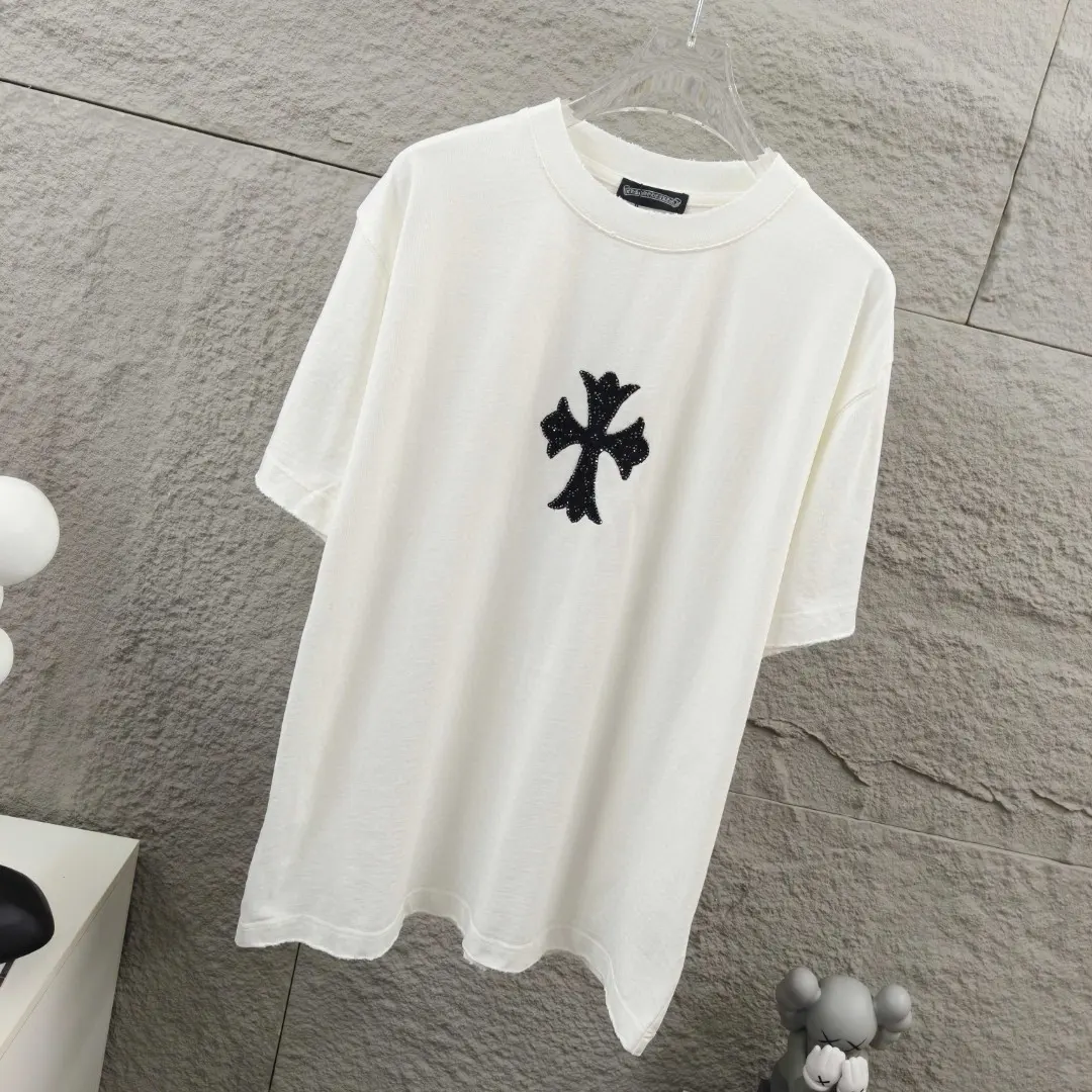 Distressed Rhinestone Cross Patch T-Shirt D15019664 — view 9