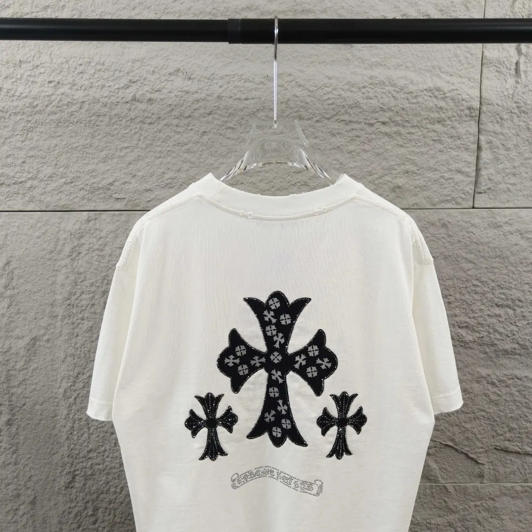 Distressed Rhinestone Cross Patch T-Shirt D15019664 — view 10