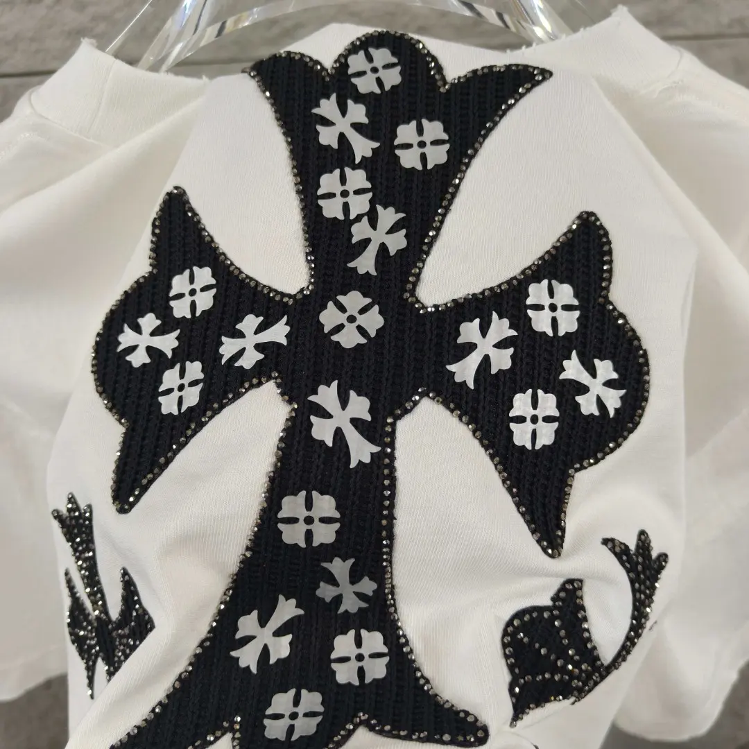 Distressed Rhinestone Cross Patch T-Shirt D15019664 — view 11
