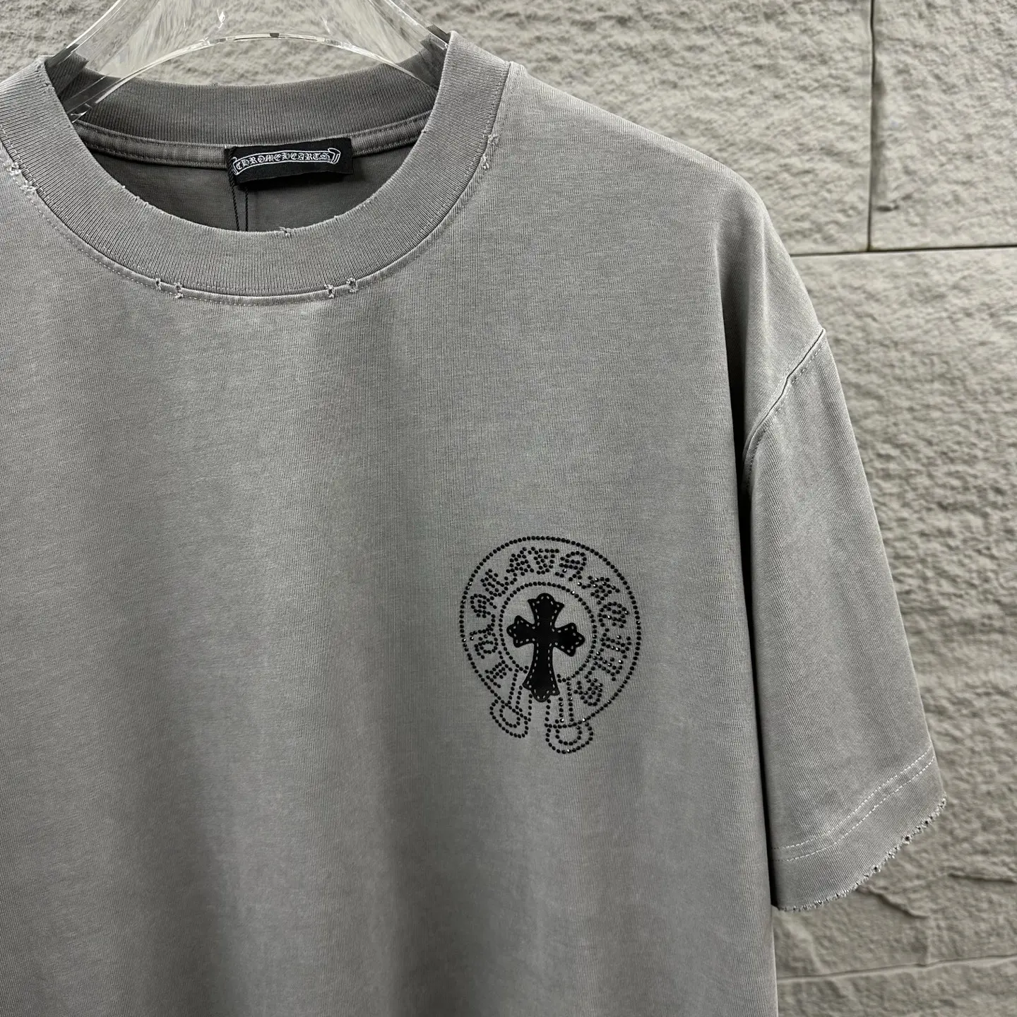 Distressed Rhinestone Logo Cotton T-Shirt D15019732 — view 7