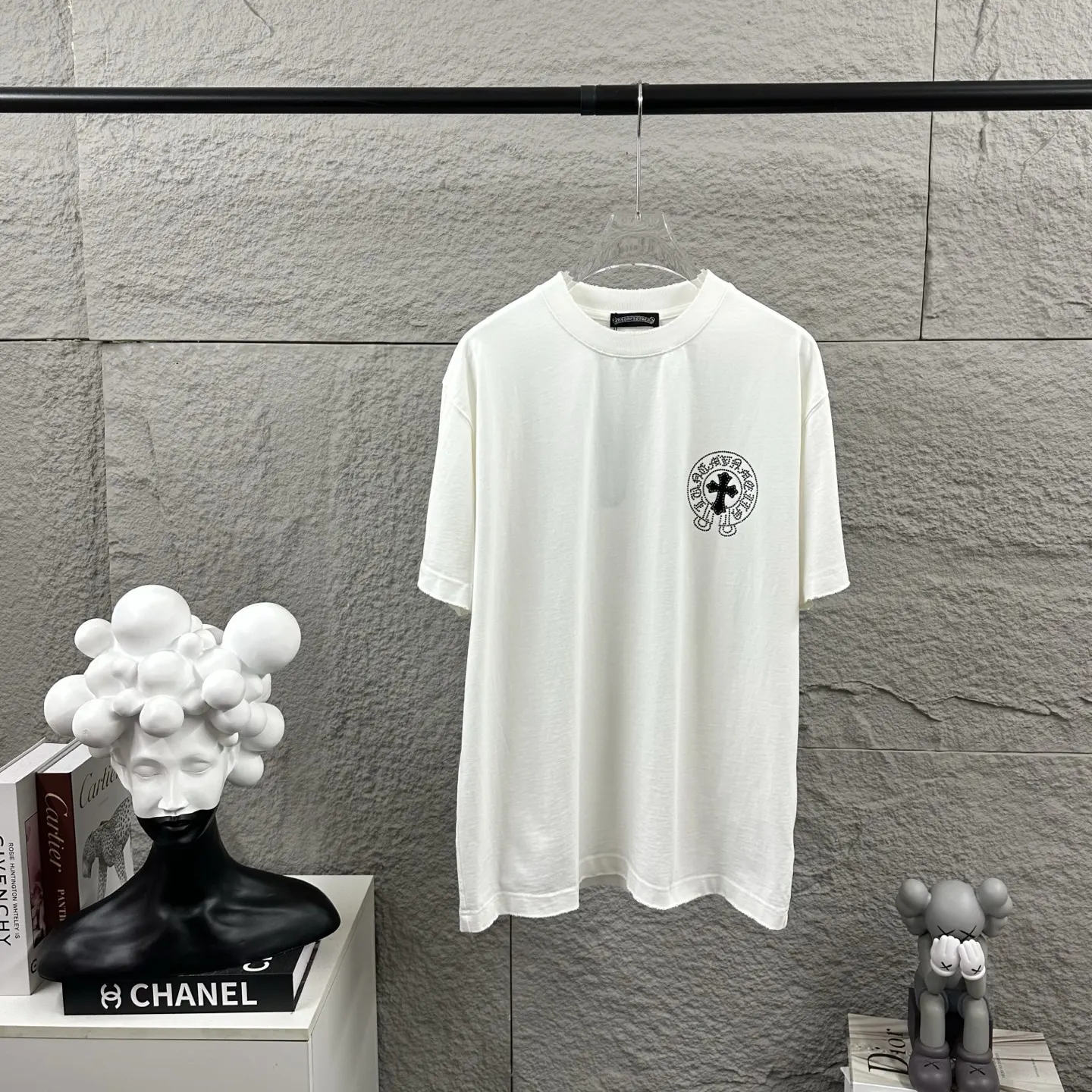 Distressed Rhinestone Logo Cotton T-Shirt D15019730 — view 11