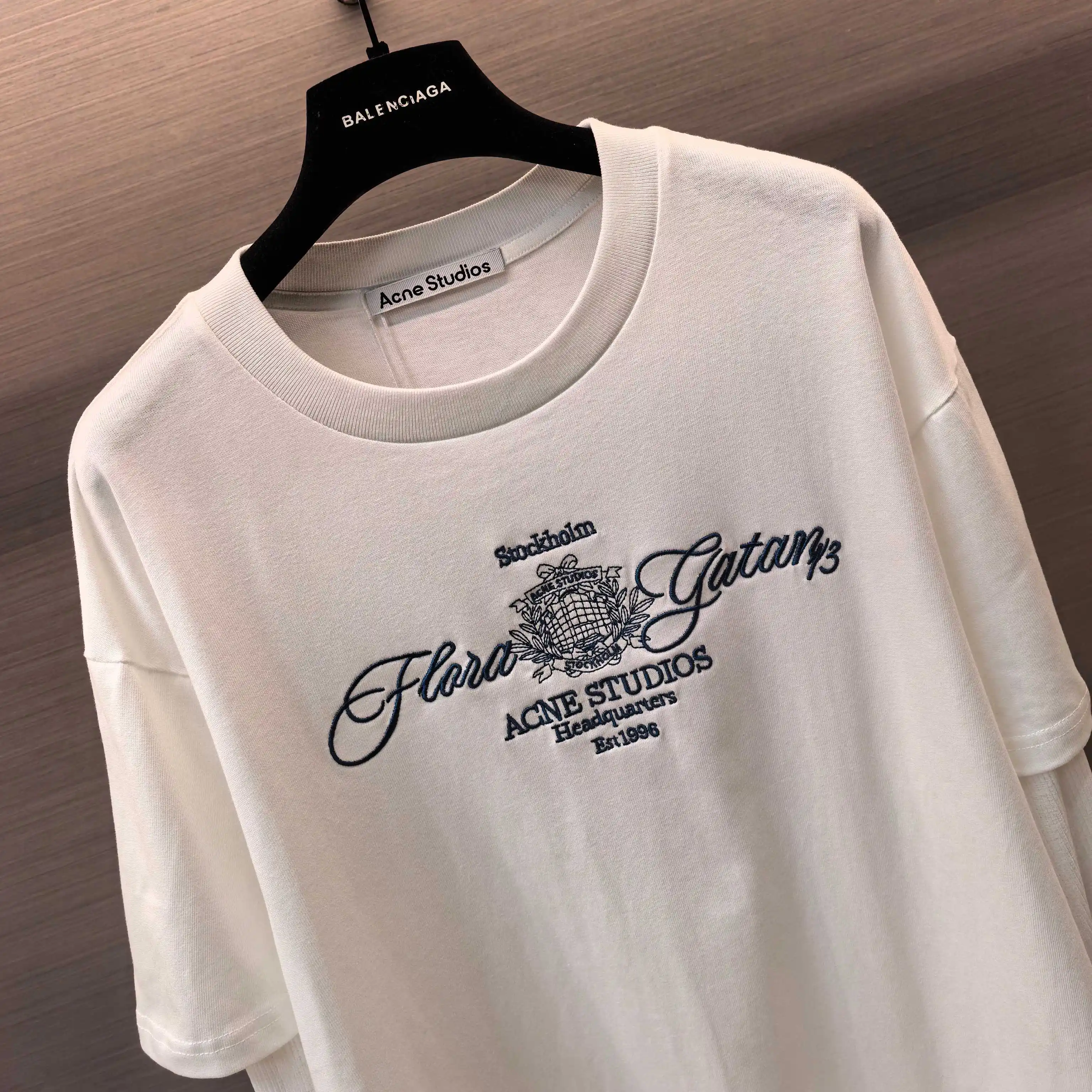 Layered Mesh-Sleeve Graphic T-Shirt D15523845 — view 3