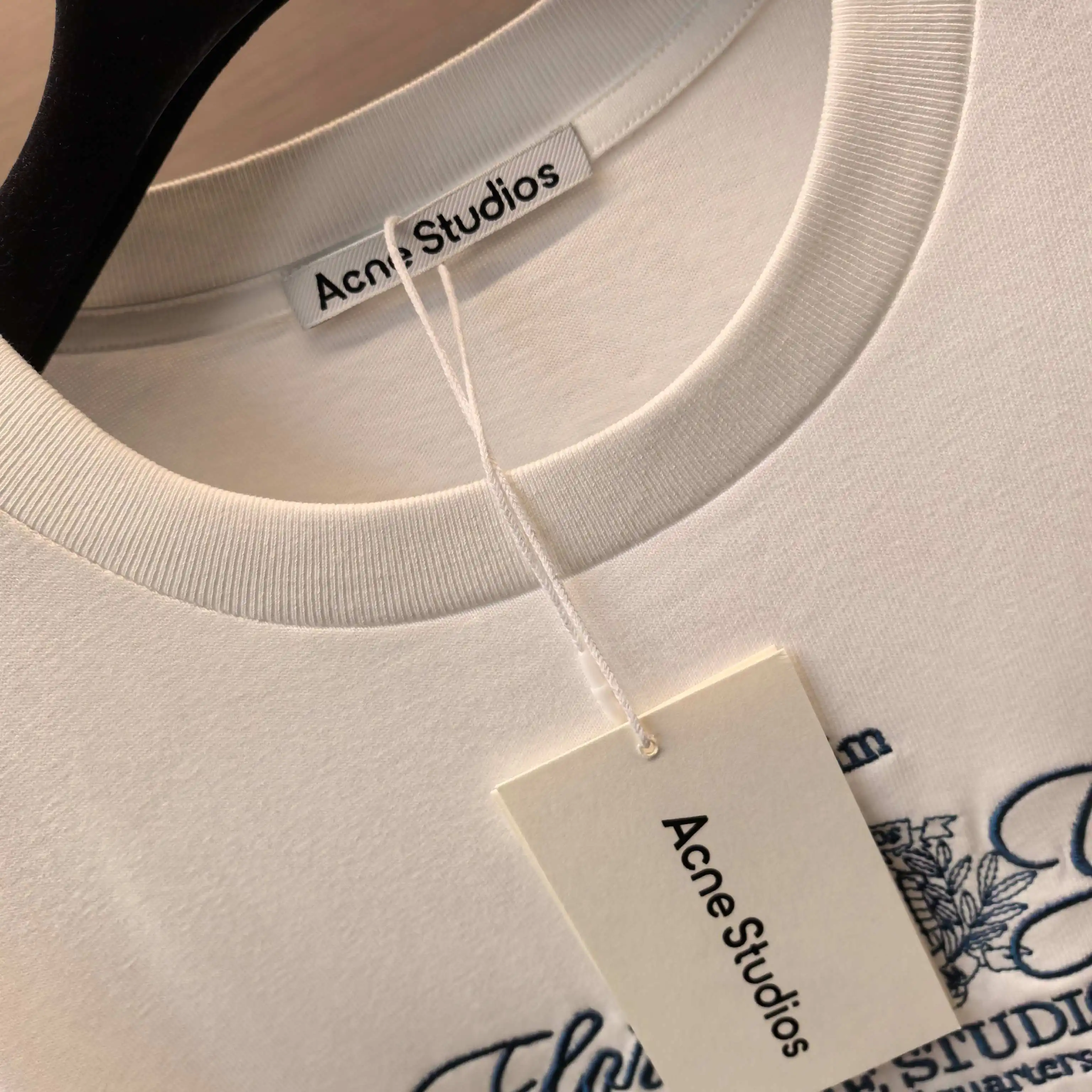 Layered Mesh-Sleeve Graphic T-Shirt D15523845 — view 4