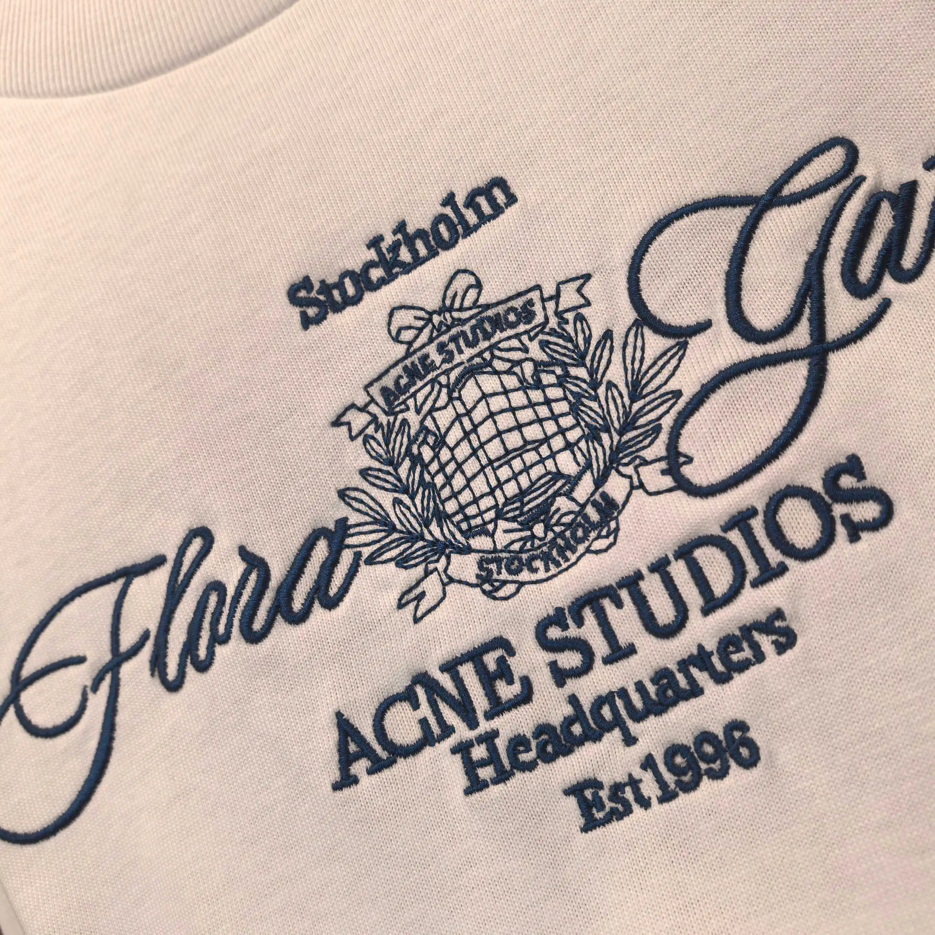 Layered Mesh-Sleeve Graphic T-Shirt D15523845 — view 7