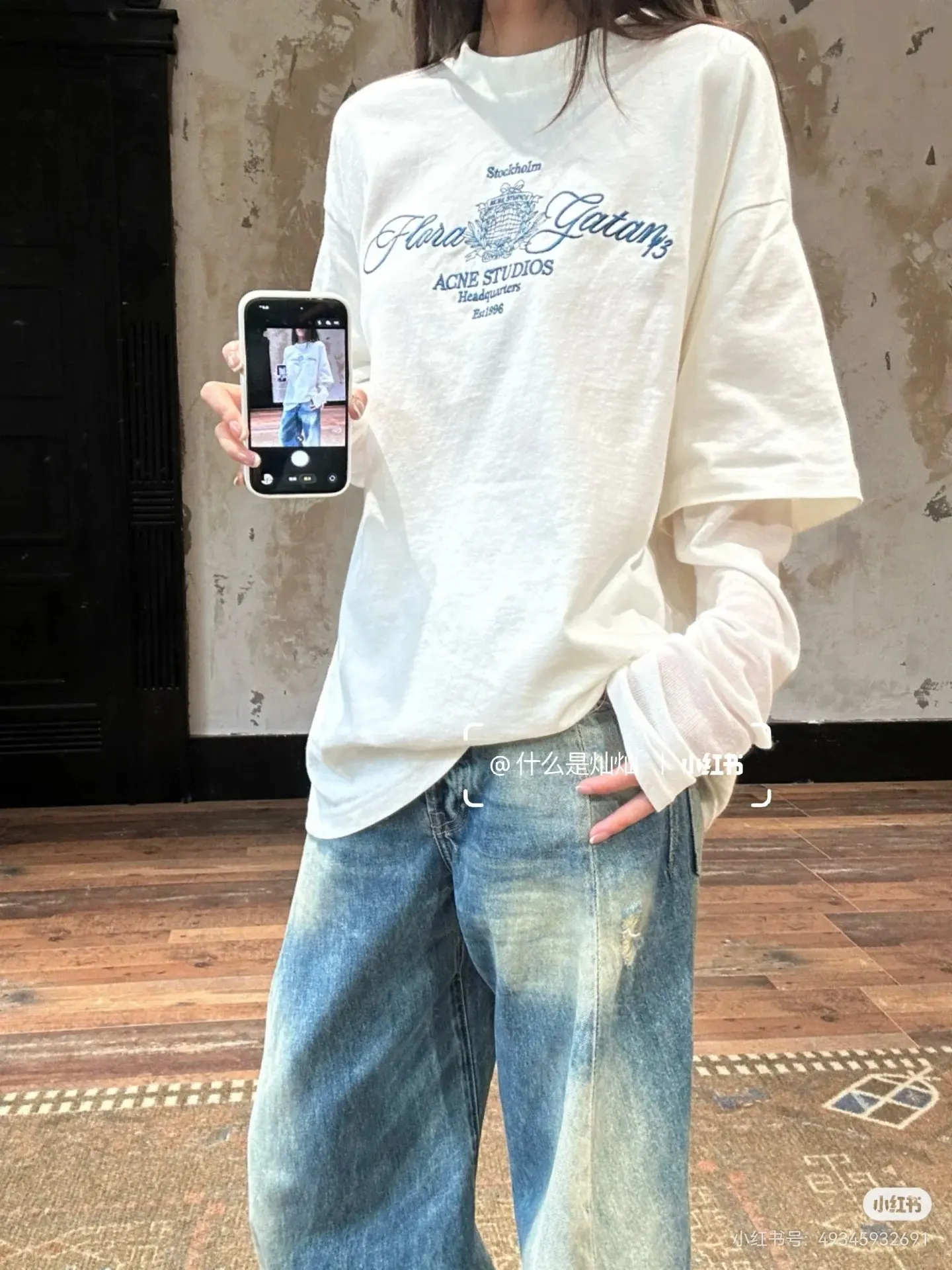 Layered Mesh-Sleeve Graphic T-Shirt D15523848 — view 3