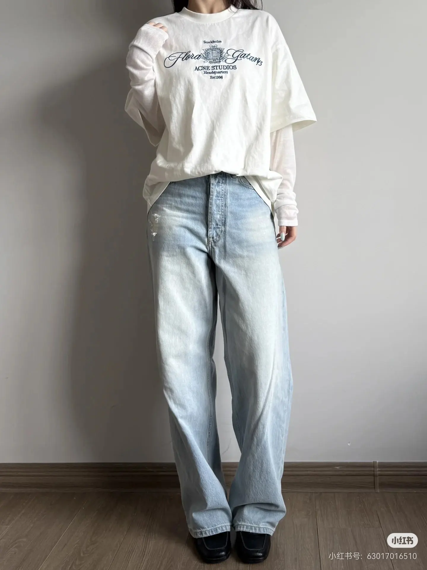 Layered Mesh-Sleeve Graphic T-Shirt D15523848 — view 9