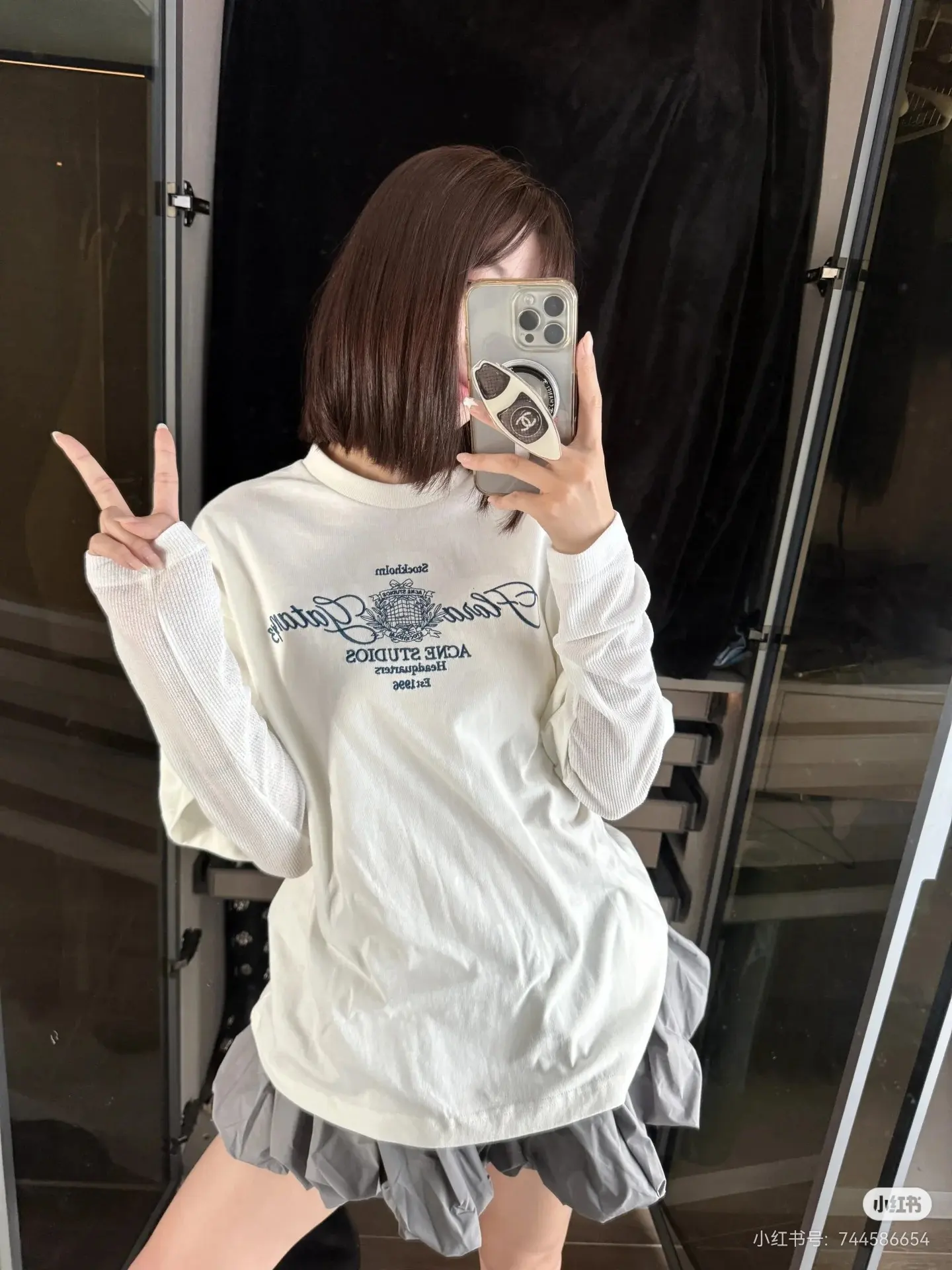 Layered Graphic Long-Sleeve T-Shirt D15523847 — view 2