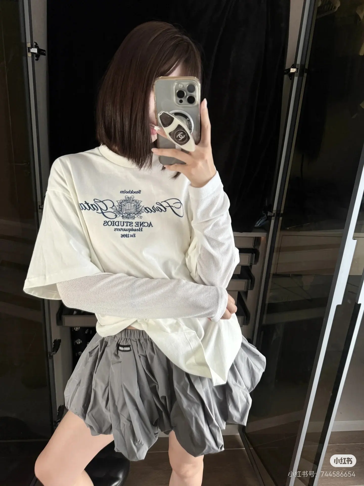 Layered Graphic Long-Sleeve T-Shirt D15523847 — view 4