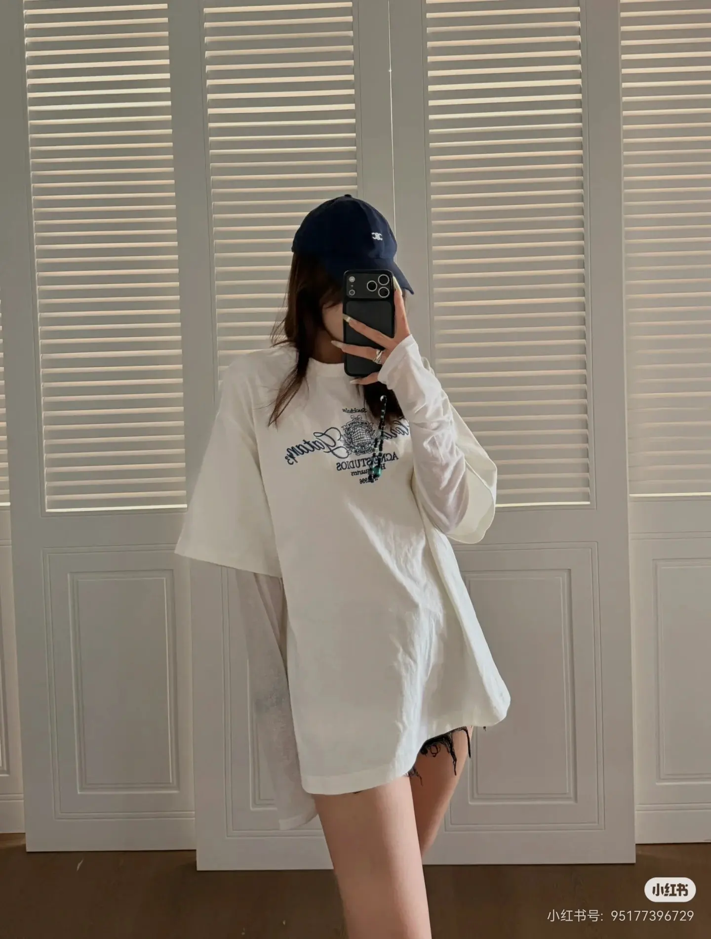 Layered Graphic Long-Sleeve T-Shirt D15523847 — view 6