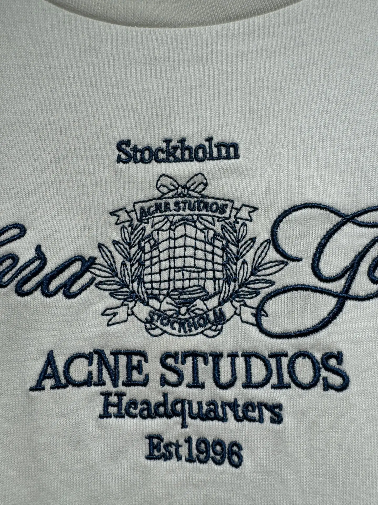 Layered Mesh-Sleeve Graphic T-Shirt D16524359 — view 8