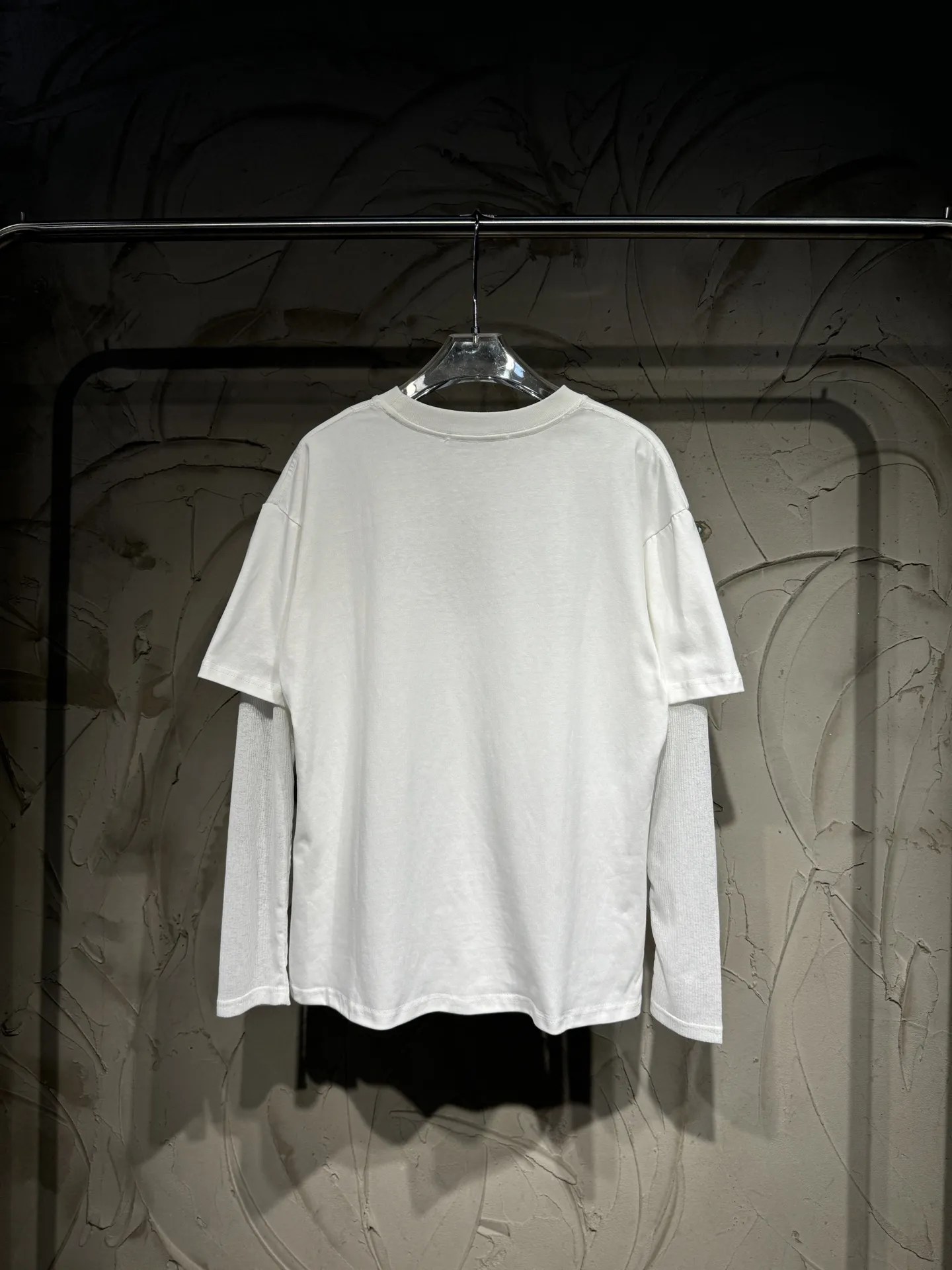 Layered Mesh-Sleeve Graphic T-Shirt D16524359 — view 9