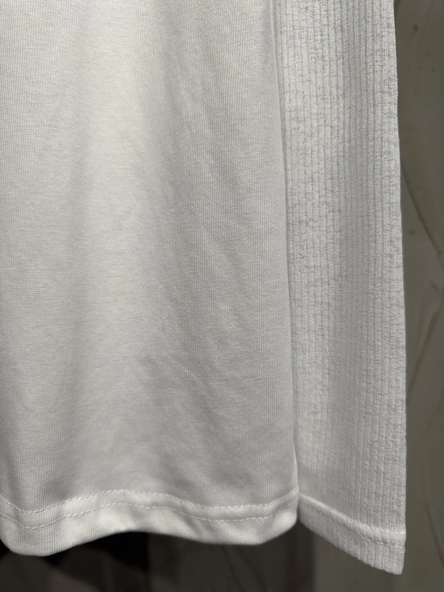 Layered Mesh-Sleeve Graphic T-Shirt D16524359 — view 11