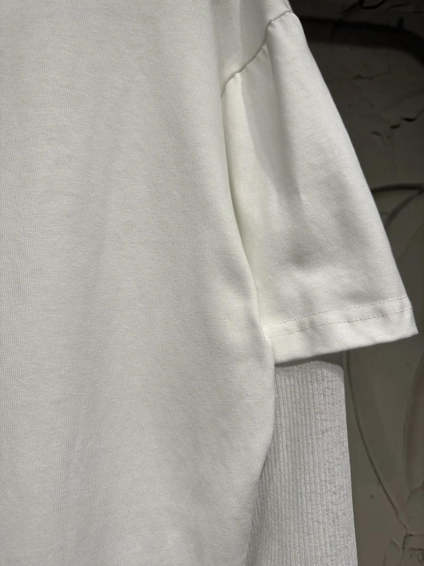Layered Mesh-Sleeve Graphic T-Shirt D16524359 — view 15