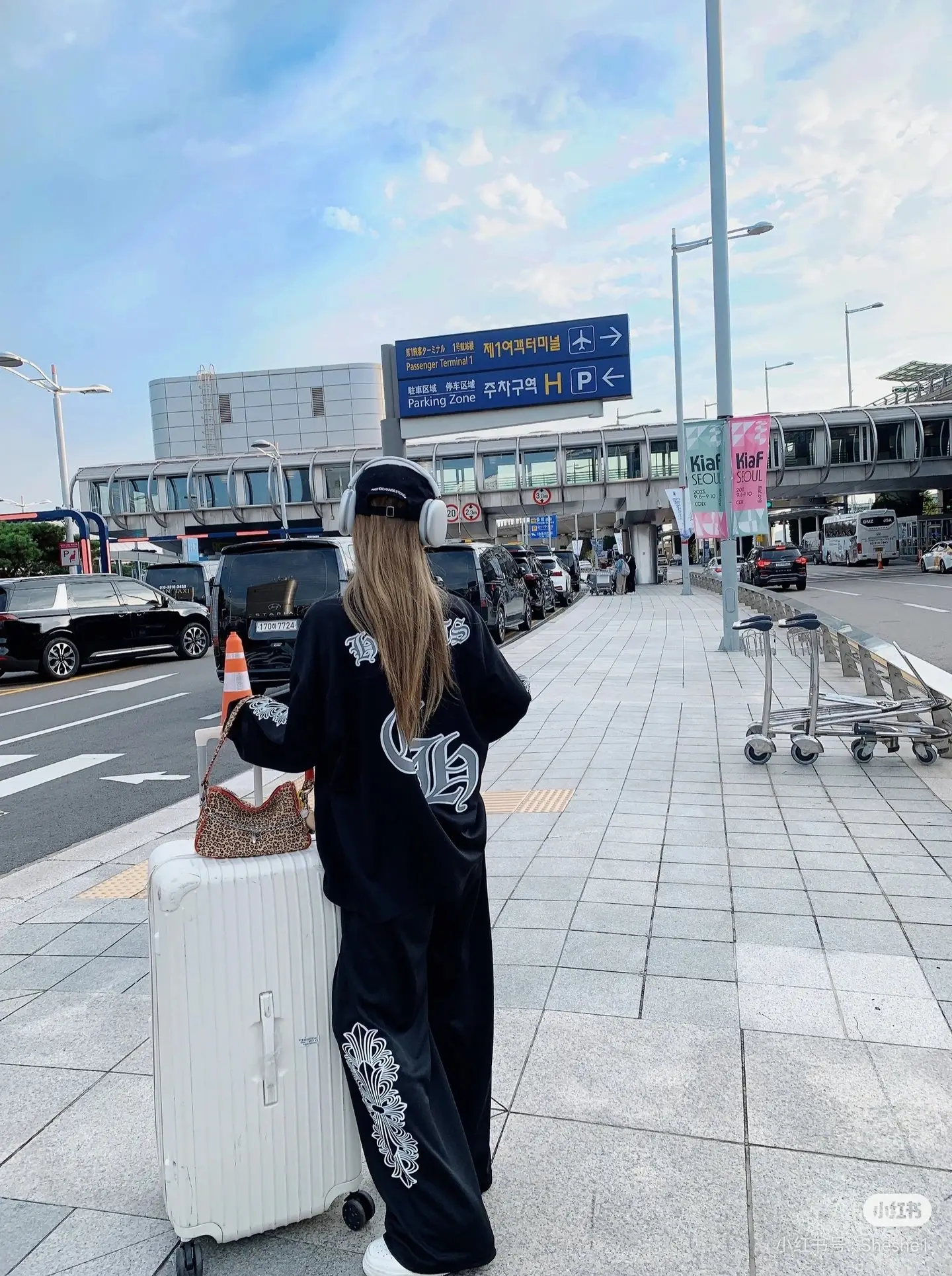 Chrome Hearts Vine Cross Embroidered Mesh Sweatpants D17023731 — view 2
