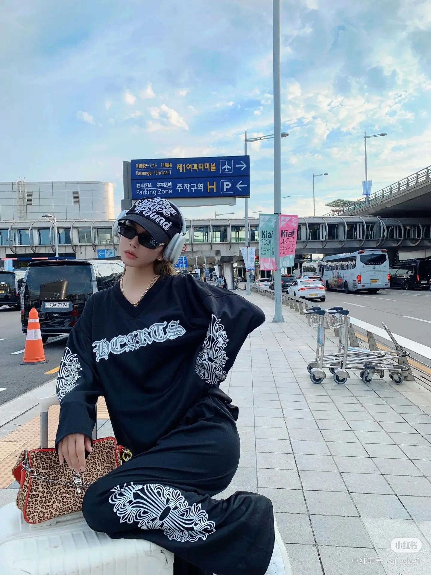 Chrome Hearts Vine Cross Embroidered Mesh Sweatpants D17023731 — view 3