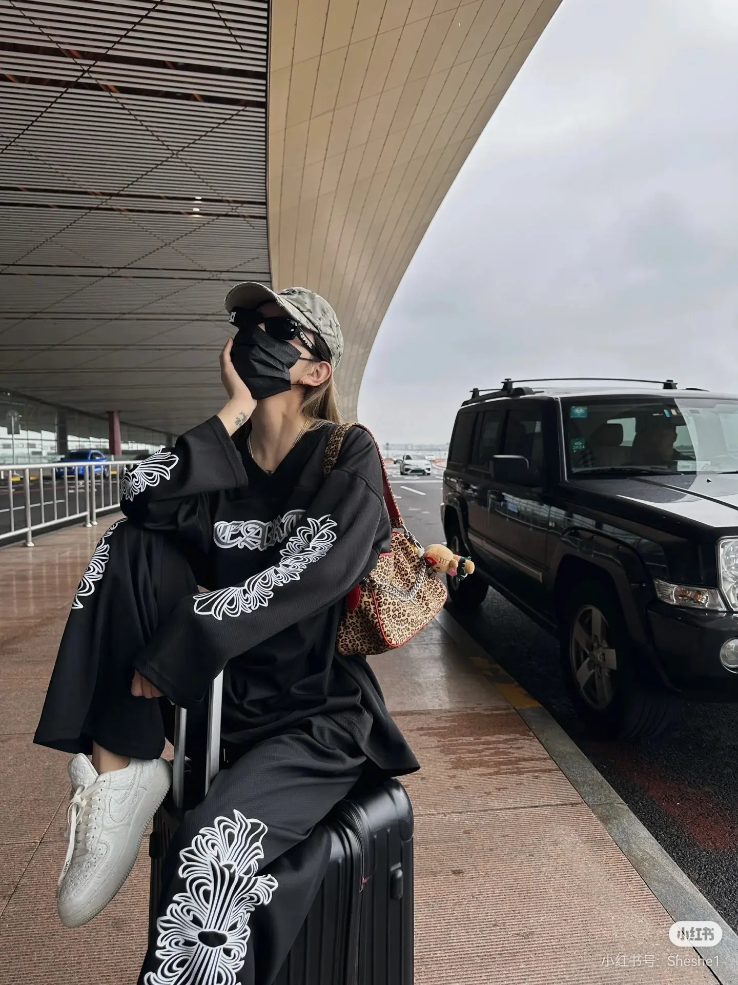 Chrome Hearts Vine Cross Embroidered Mesh Sweatpants D17023731 — view 4