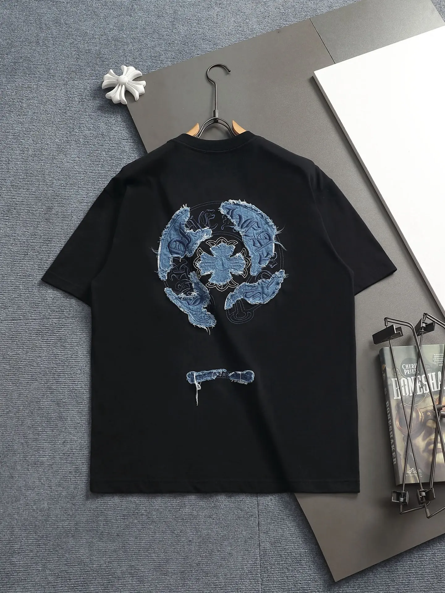 Horseshoe Denim Patch Embroidered T-Shirt D17014601 — view 2