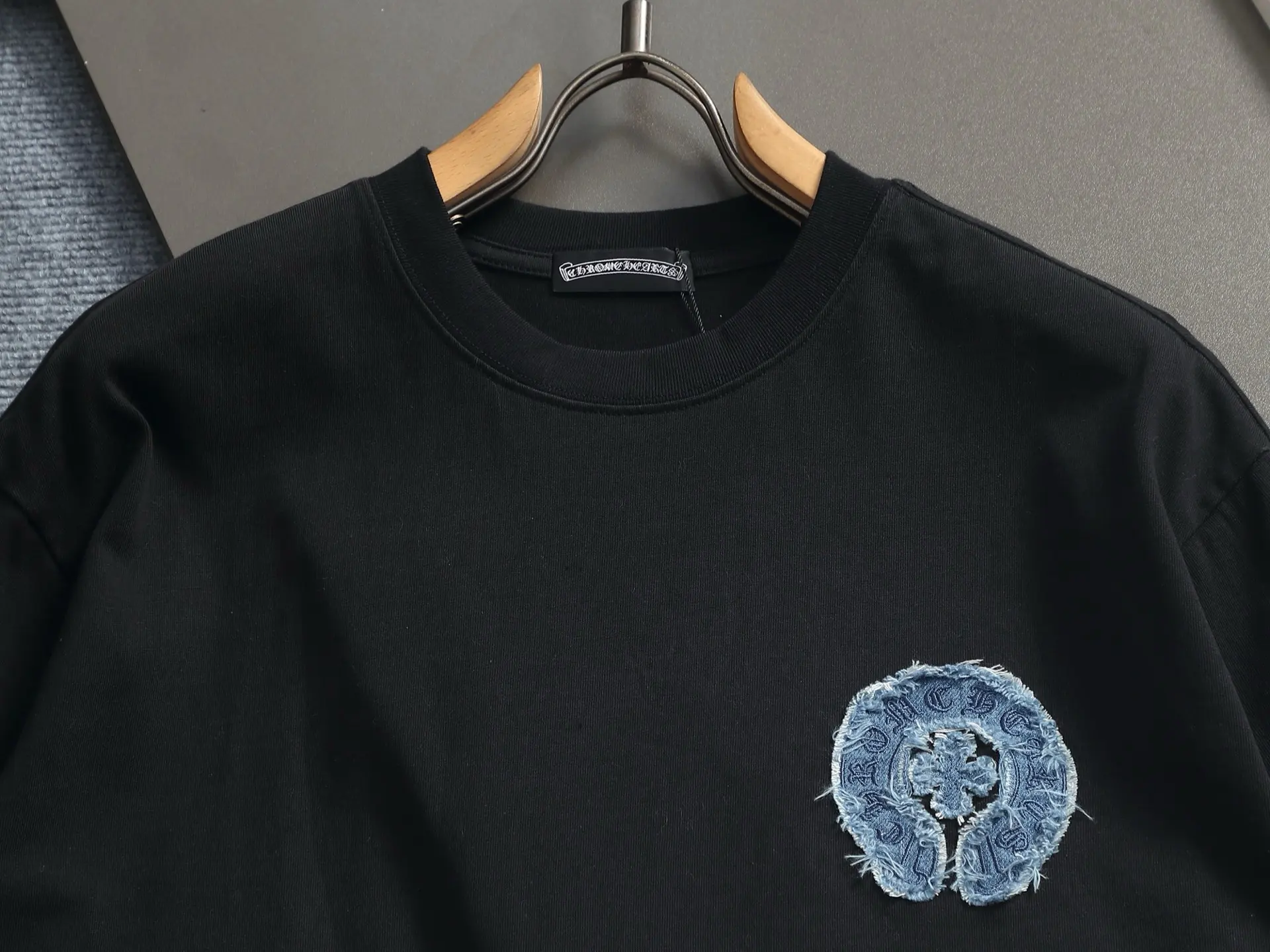 Horseshoe Denim Patch Embroidered T-Shirt D17014601 — view 3