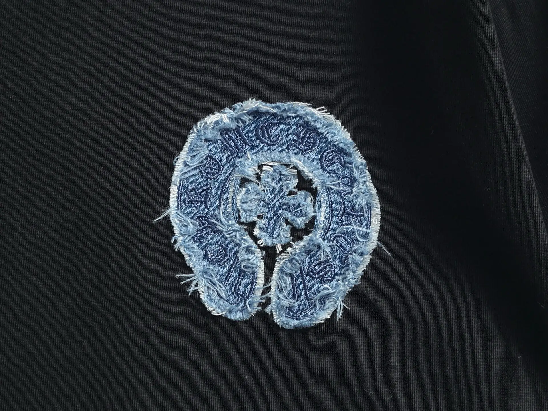 Horseshoe Denim Patch Embroidered T-Shirt D17014601 — view 5