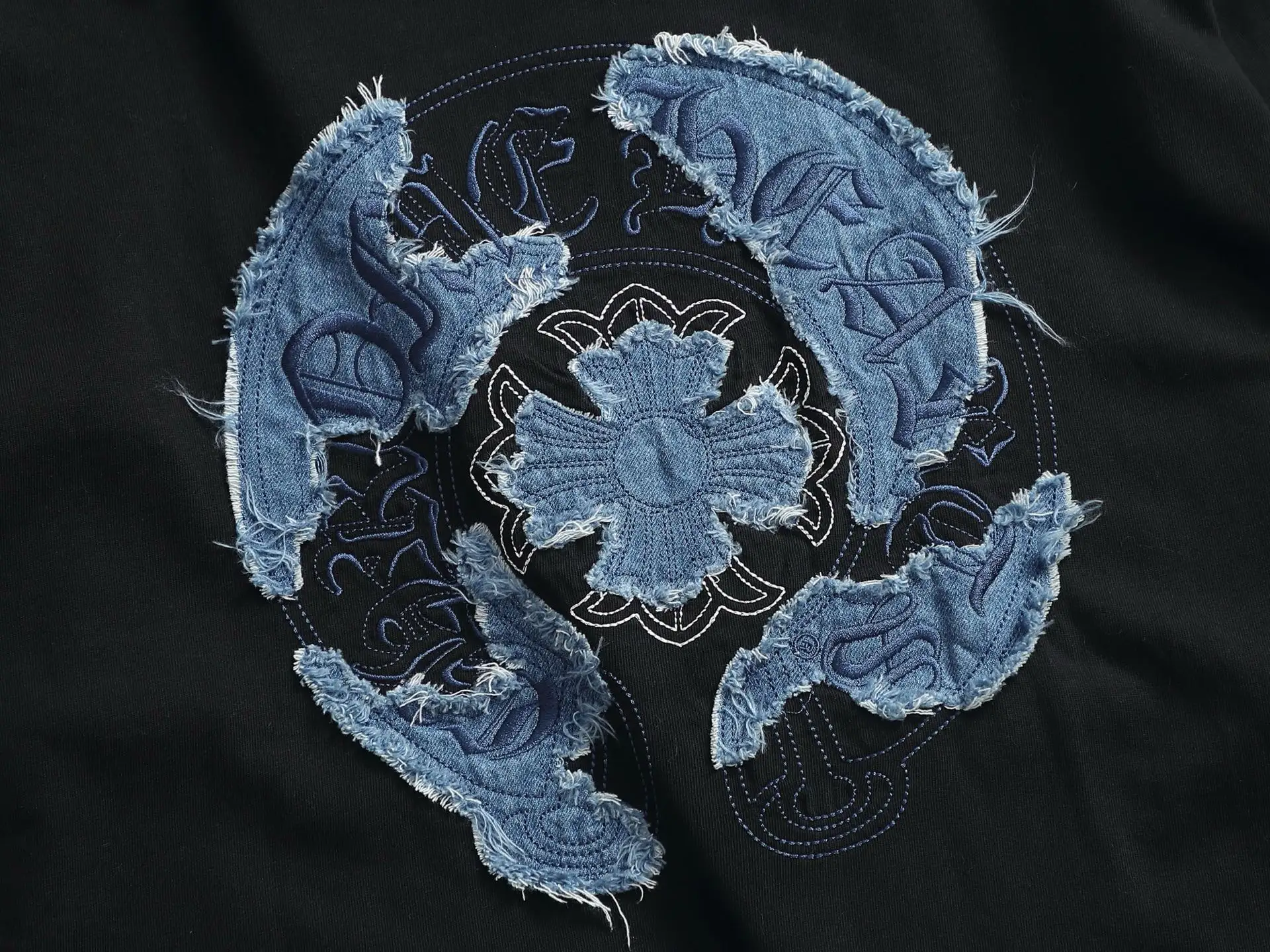 Horseshoe Denim Patch Embroidered T-Shirt D17014601 — view 10