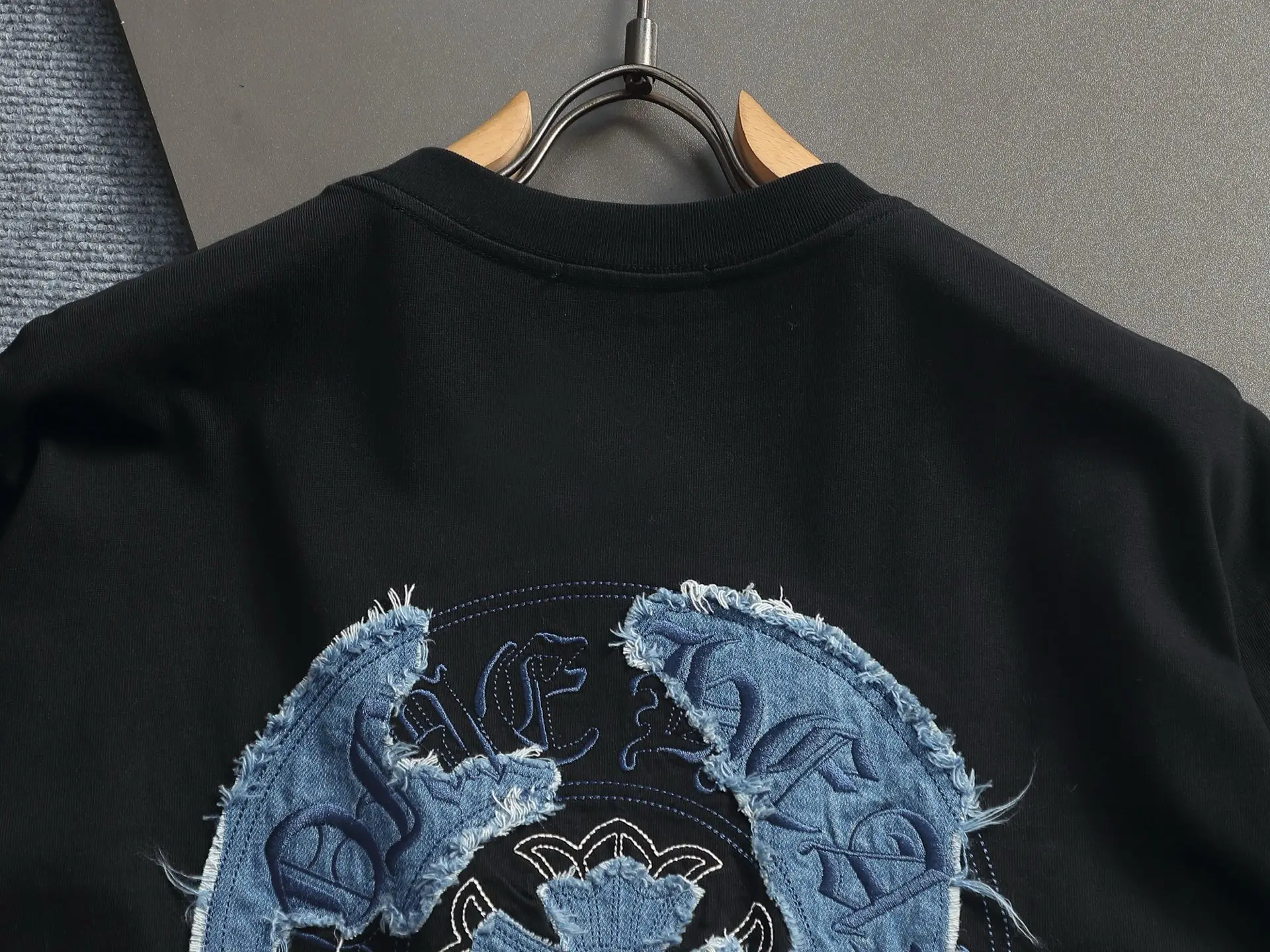 Horseshoe Denim Patch Embroidered T-Shirt D17014601 — view 11